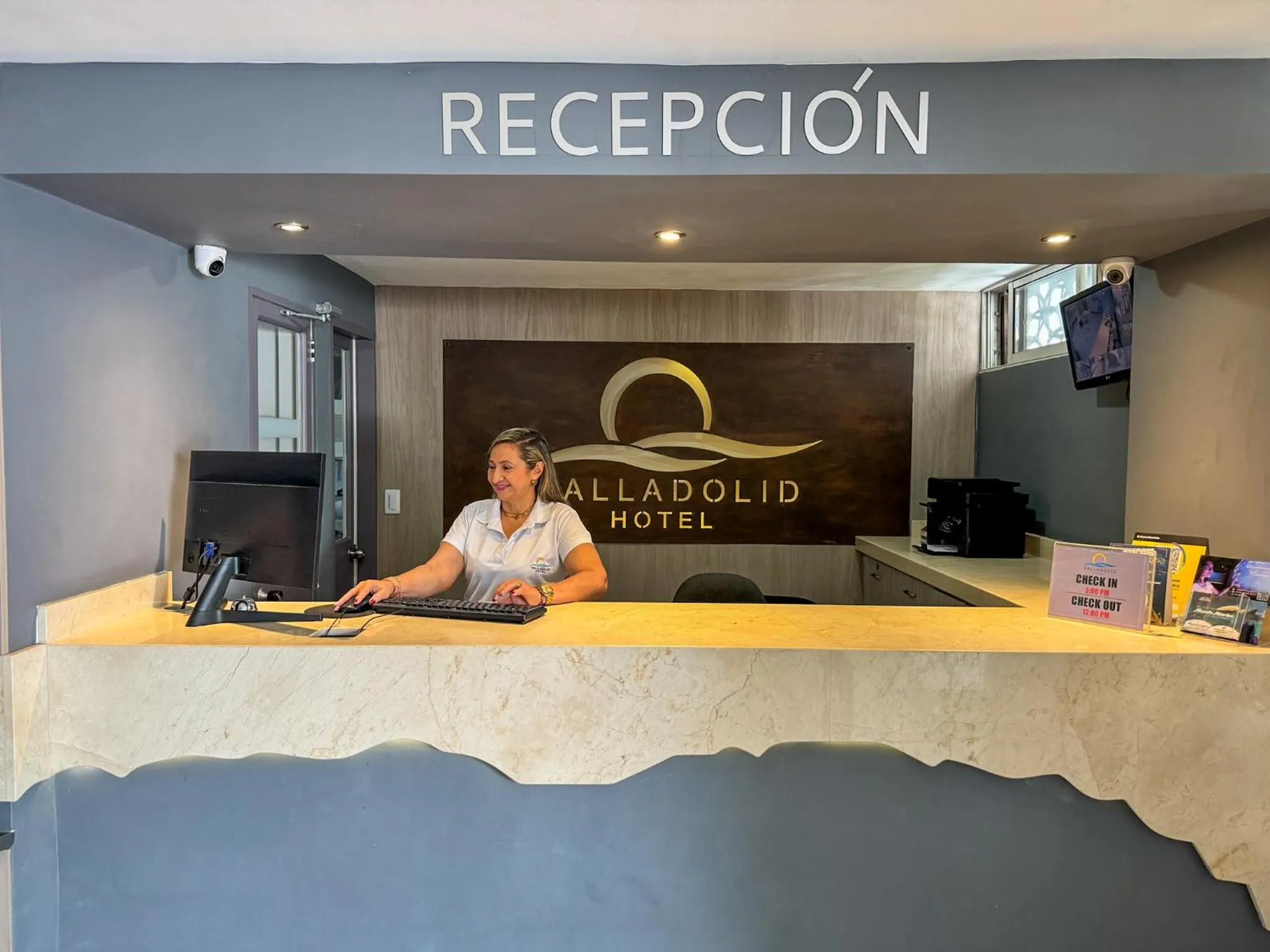 Lobby or reception in Hotel Valladolid