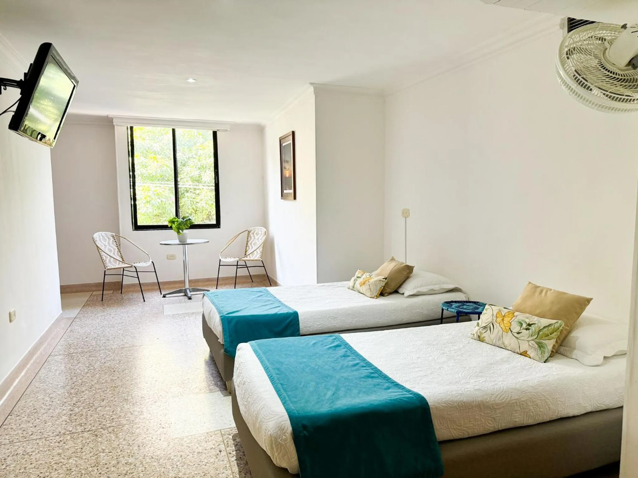 Photo of the whole room, Bed in Hotel Valladolid