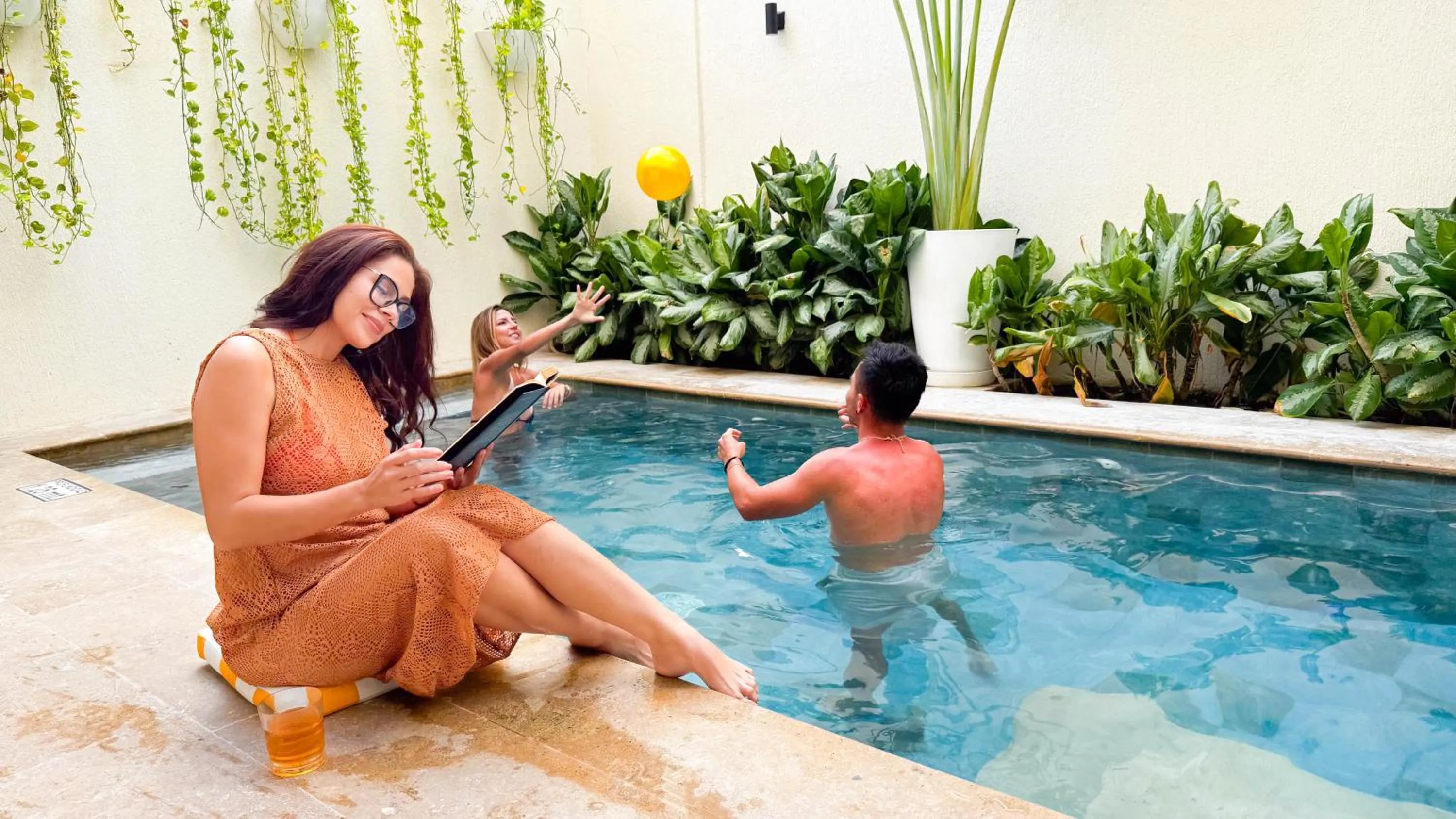 Swimming pool in Hotel Valladolid