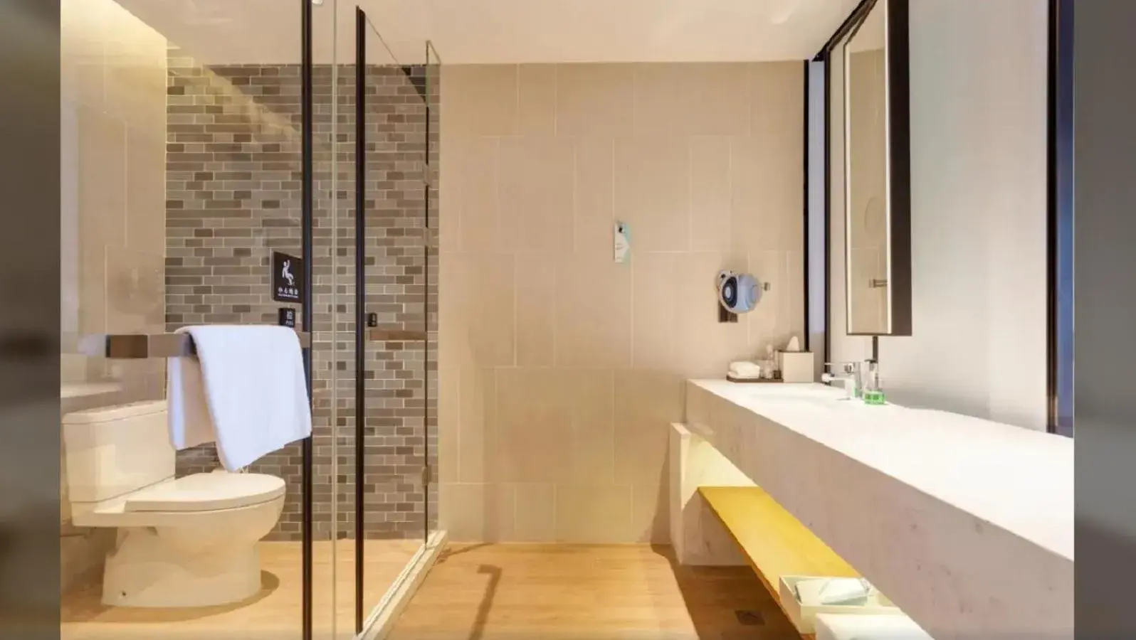 Deluxe Double Room, Guest room, 2 Double, North Station view in Fairfield by Marriott Xi'an North Station Deluxe Double Room, Guest room, 2 Double, North Station view in Fairfield by Marriott Xi'an North Station