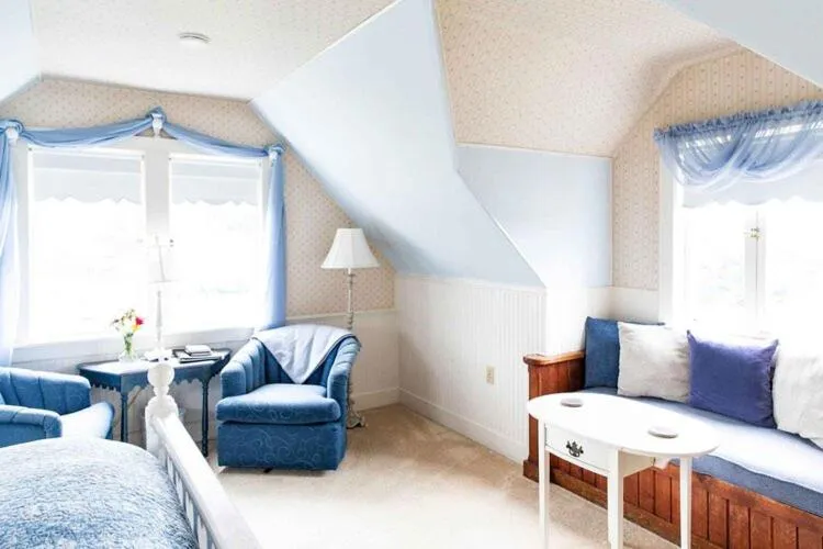 Headlands Inn Bed and Breakfast