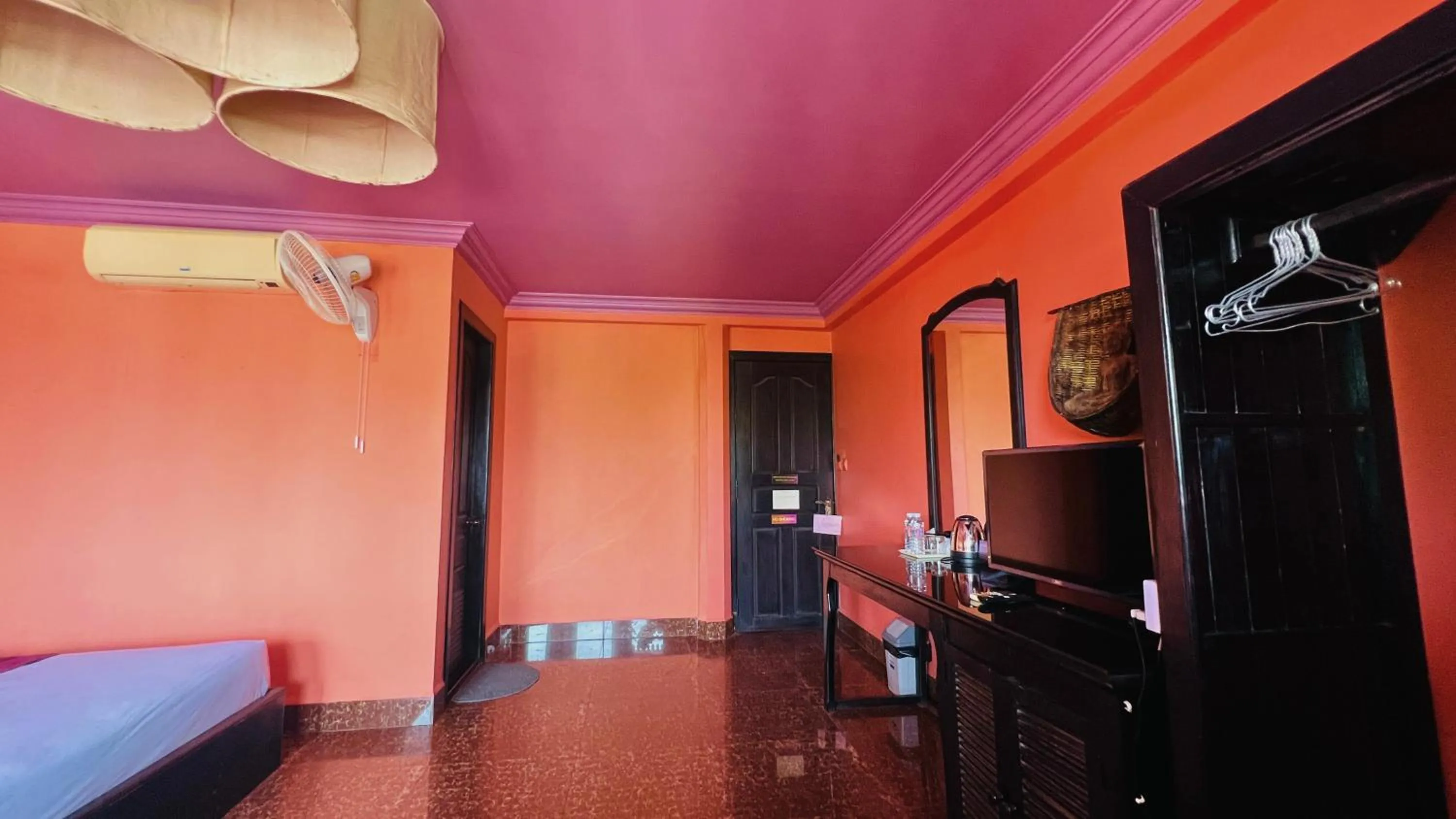 room service, Bed in Golden Butterfly Villa