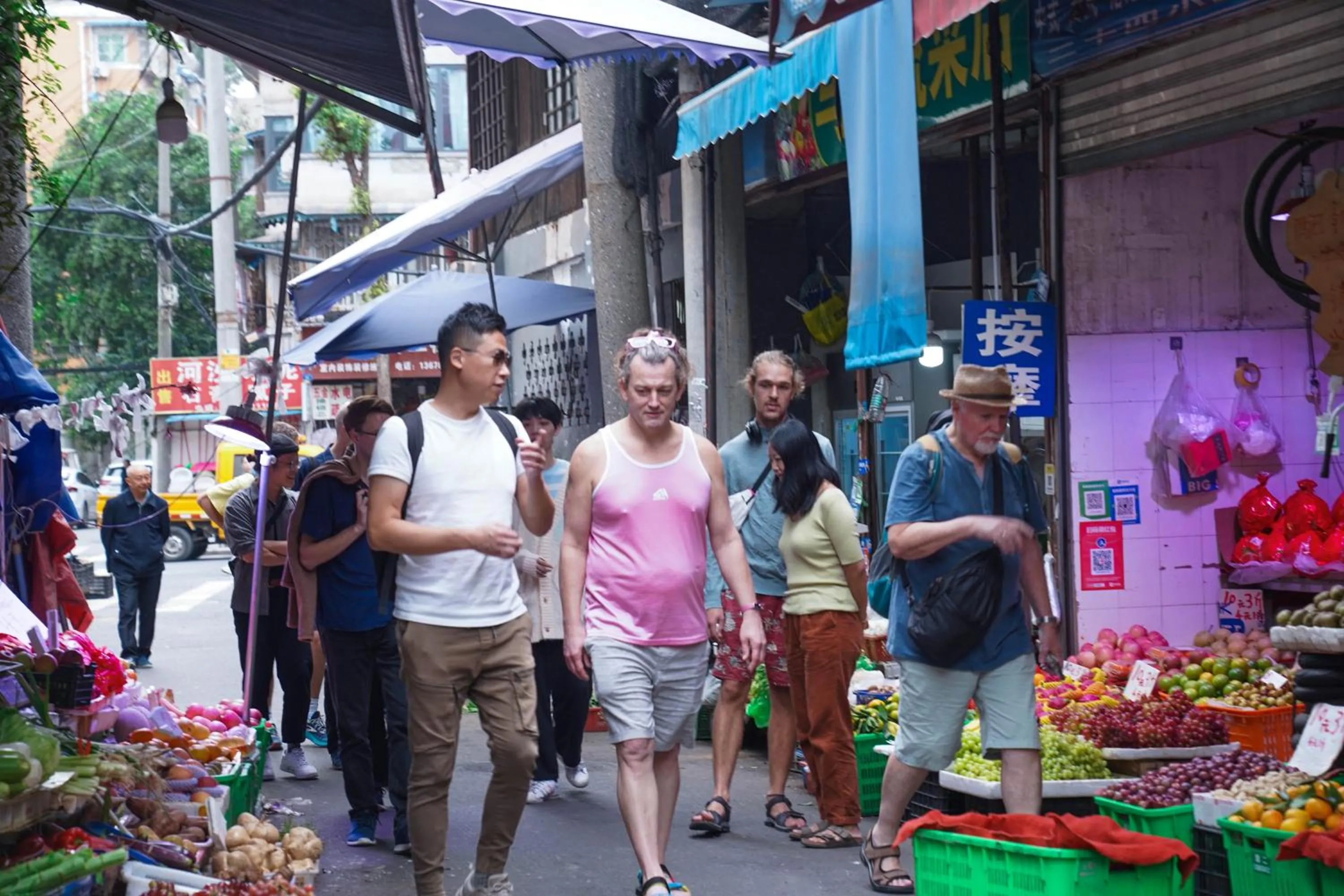 Hiking in Chengdu Flipflop Hostel Poshpacker (Chunxi Road Metro Station)