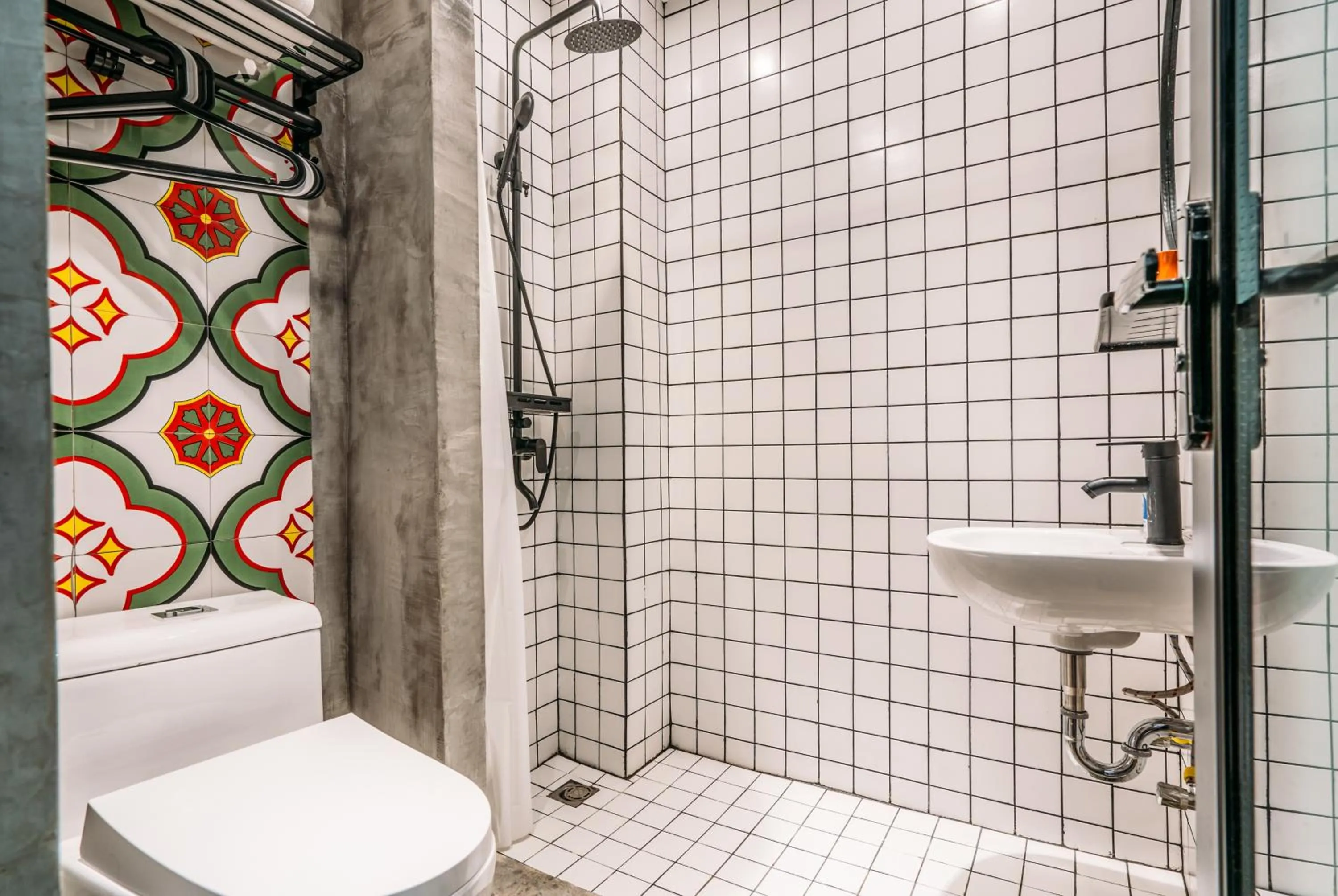 Bathroom in Chengdu Flipflop Hostel Poshpacker (Chunxi Road Metro Station)