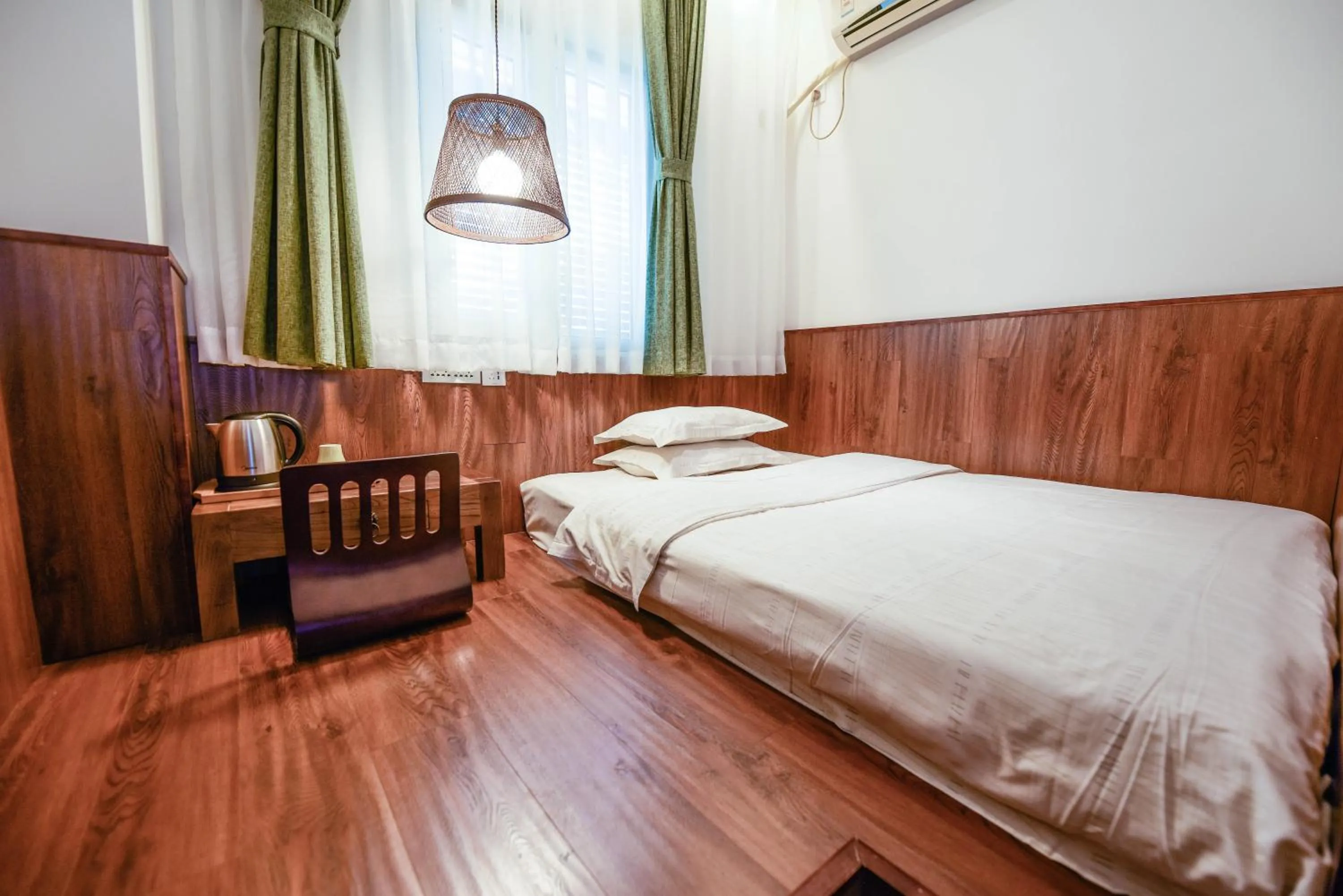 Photo of the whole room, Bed in Chengdu Flipflop Hostel Poshpacker (Chunxi Road Metro Station)