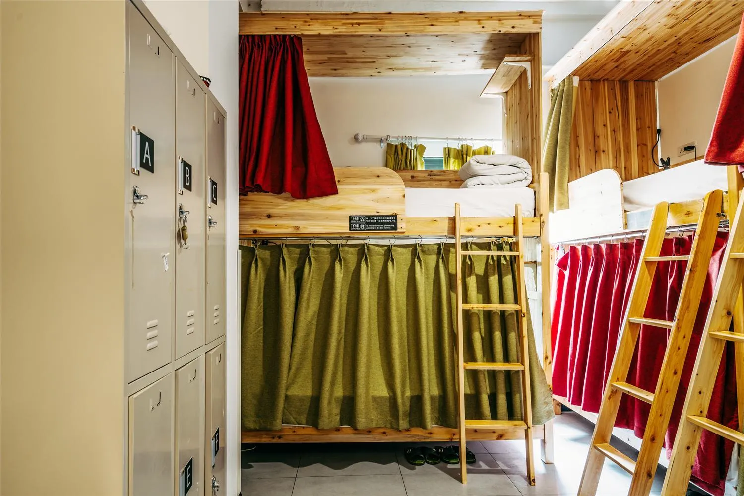 bunk bed in Chengdu Flipflop Hostel Poshpacker (Chunxi Road Metro Station)