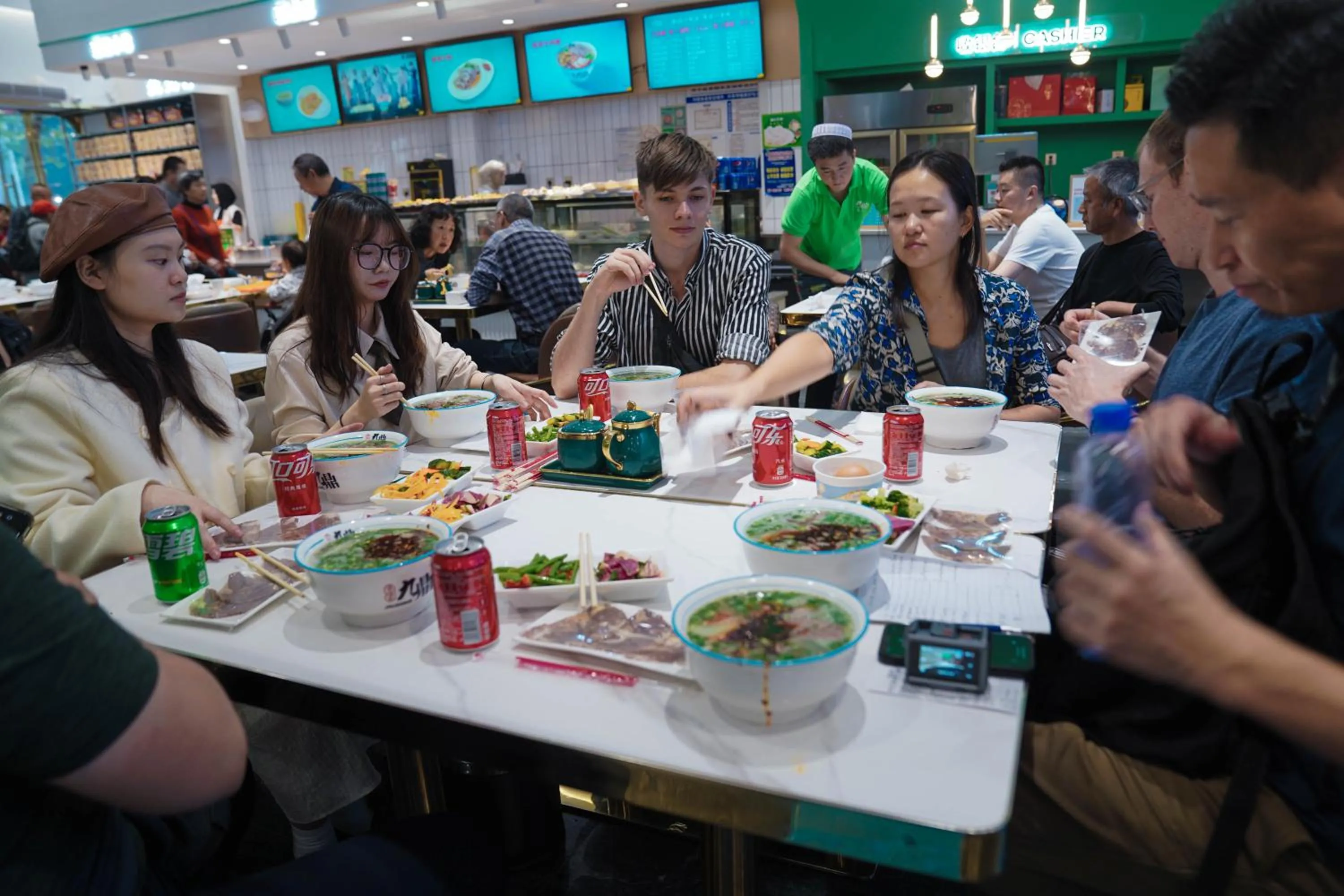 Hiking in Chengdu Flipflop Hostel Poshpacker (Chunxi Road Metro Station)