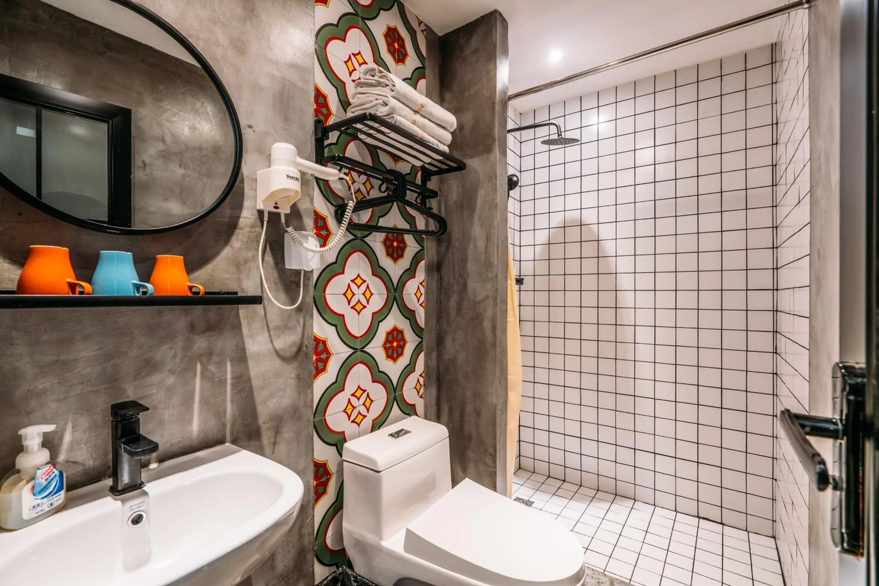 Bathroom in Chengdu Flipflop Hostel Poshpacker (Chunxi Road Metro Station)