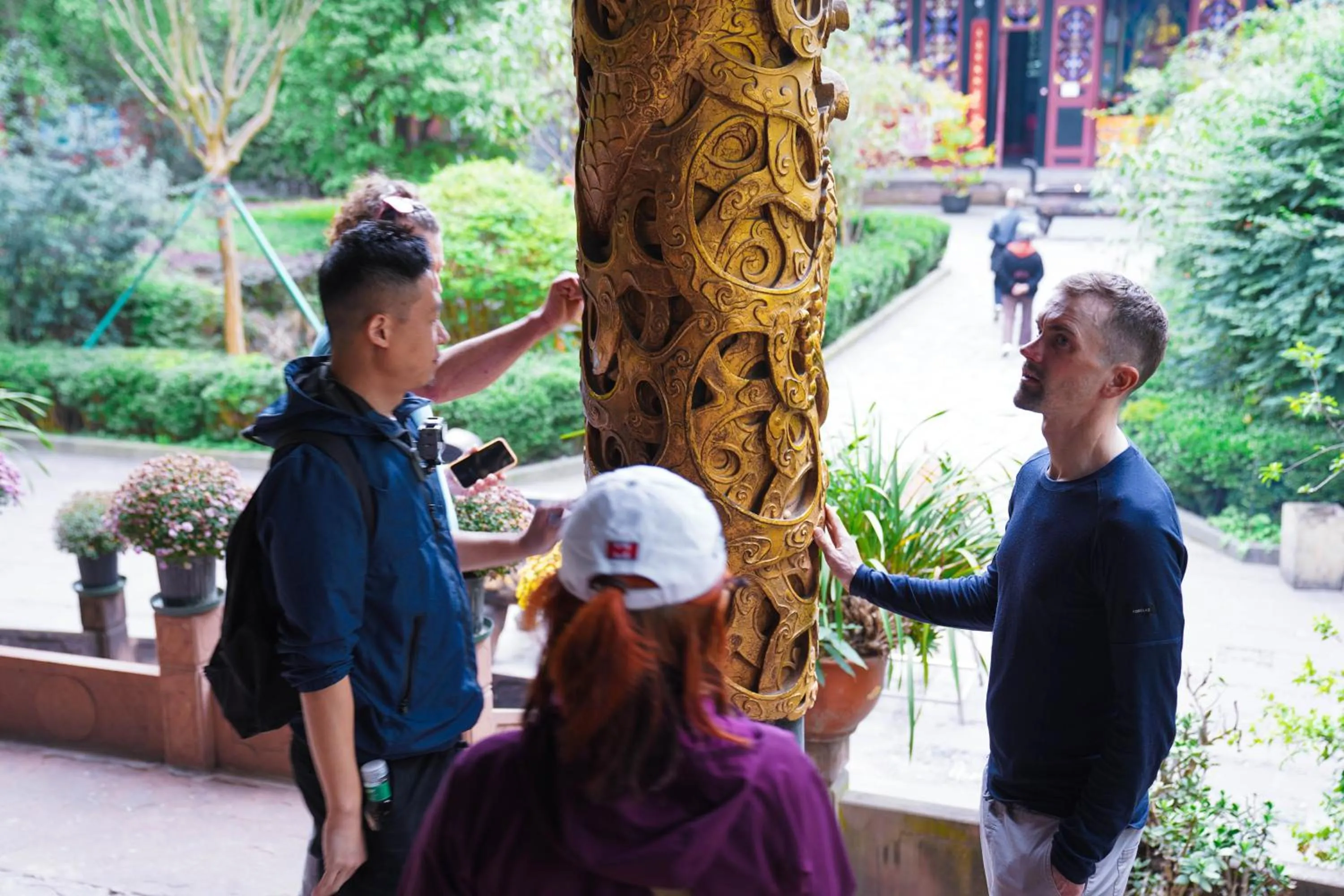 Hiking in Chengdu Flipflop Hostel Poshpacker (Chunxi Road Metro Station)