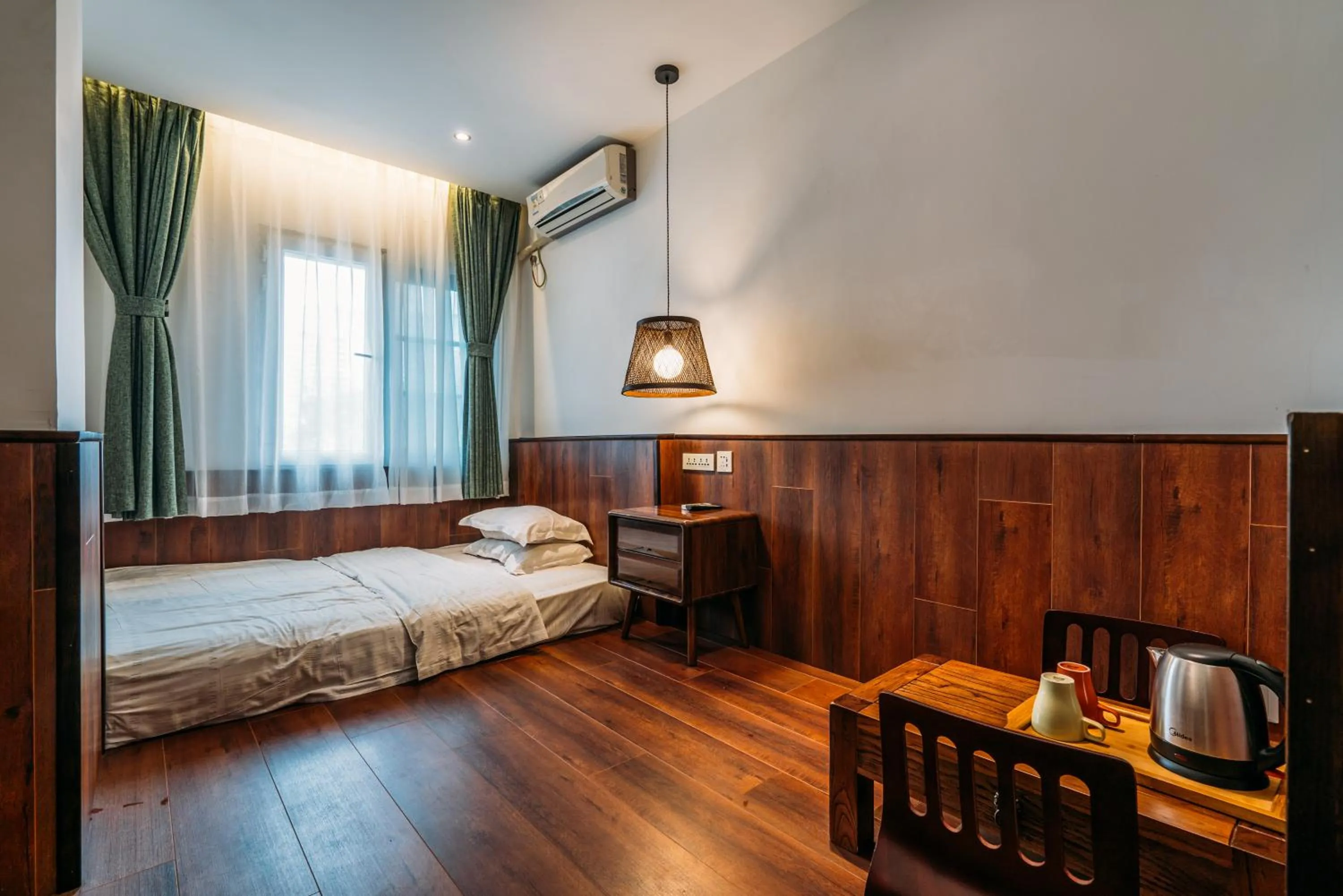 Photo of the whole room, Bed in Chengdu Flipflop Hostel Poshpacker (Chunxi Road Metro Station)