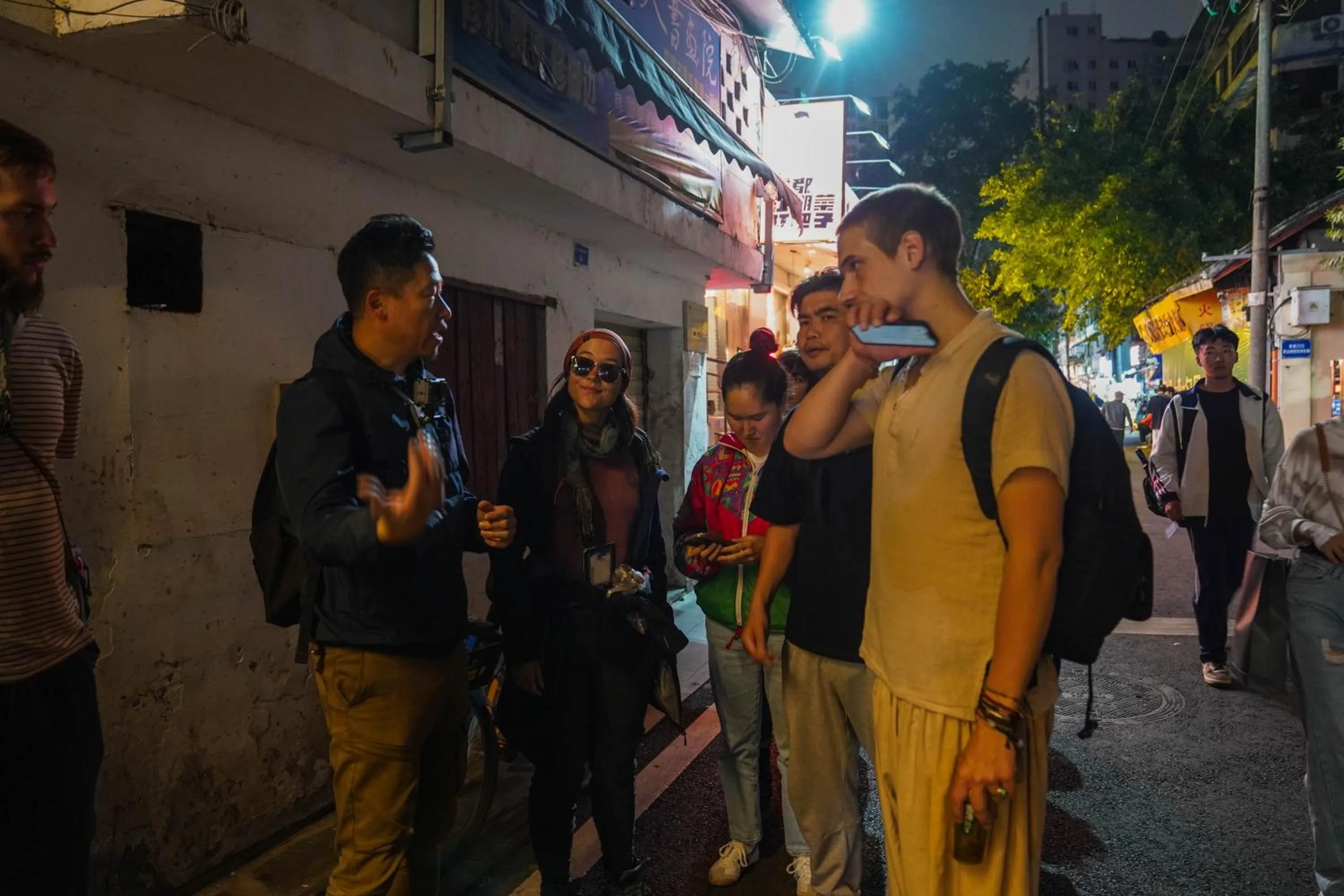 Hiking in Chengdu Flipflop Hostel Poshpacker (Chunxi Road Metro Station)