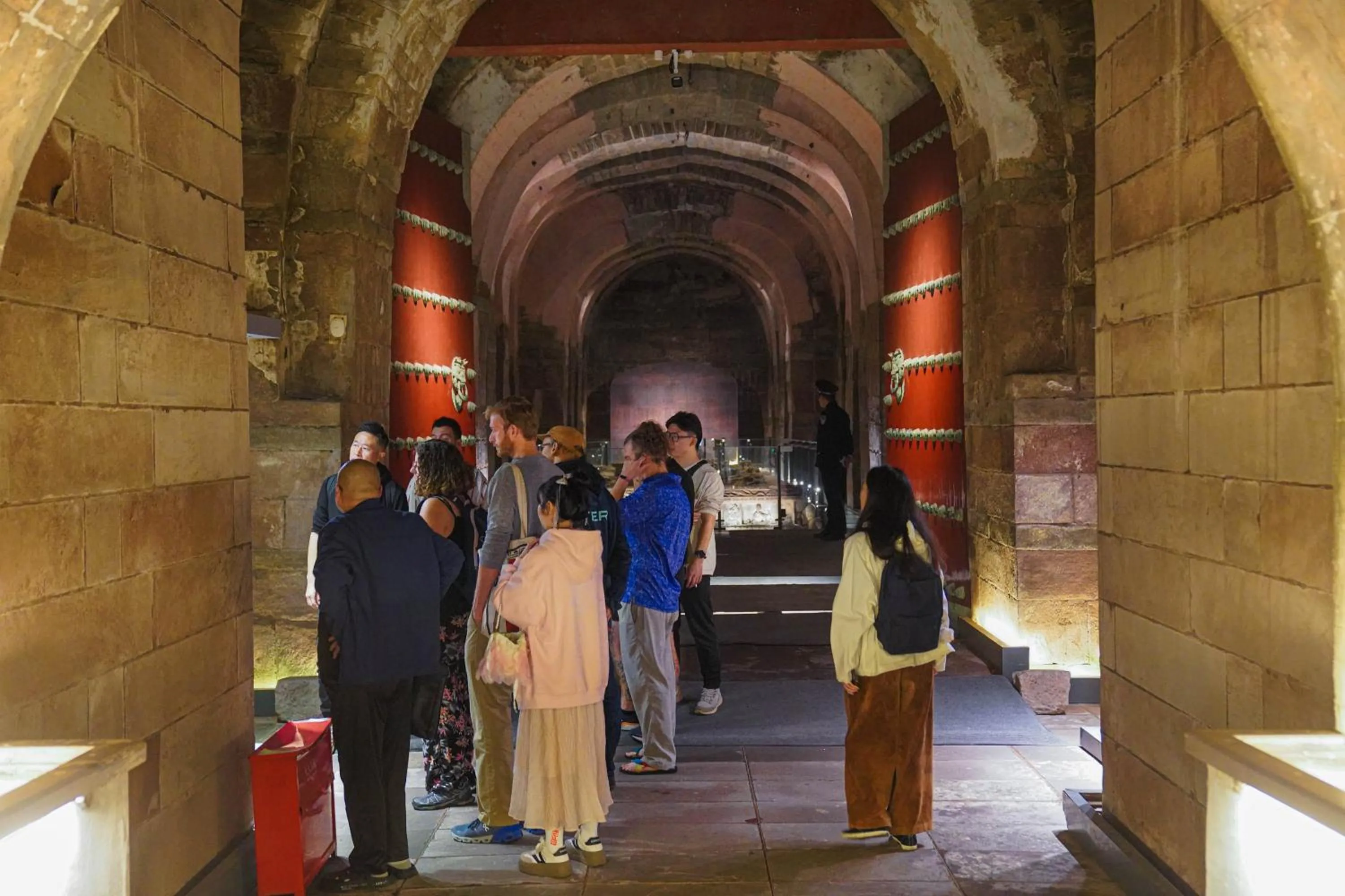 Hiking in Chengdu Flipflop Hostel Poshpacker (Chunxi Road Metro Station)