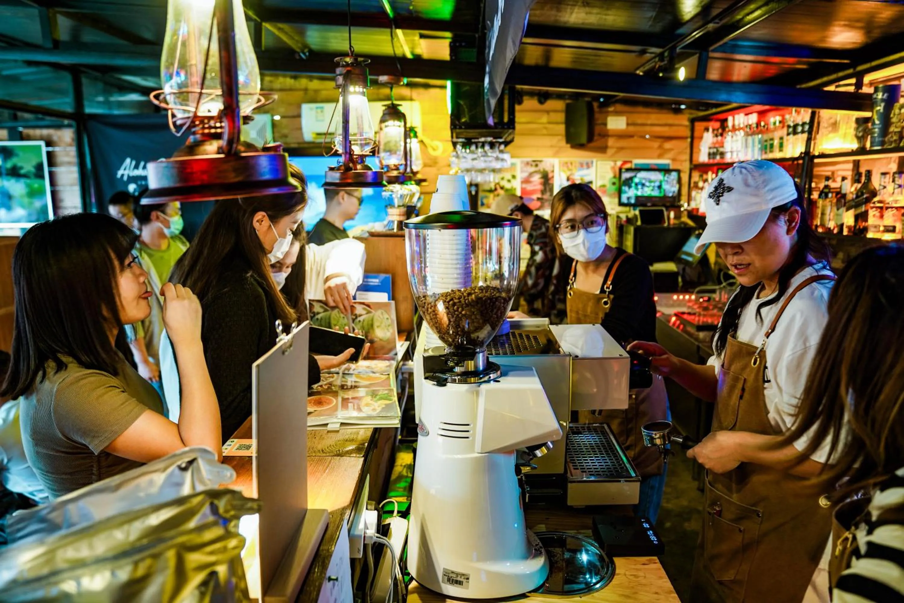 Coffee/tea facilities in Chengdu Flipflop Hostel Poshpacker (Chunxi Road Metro Station)