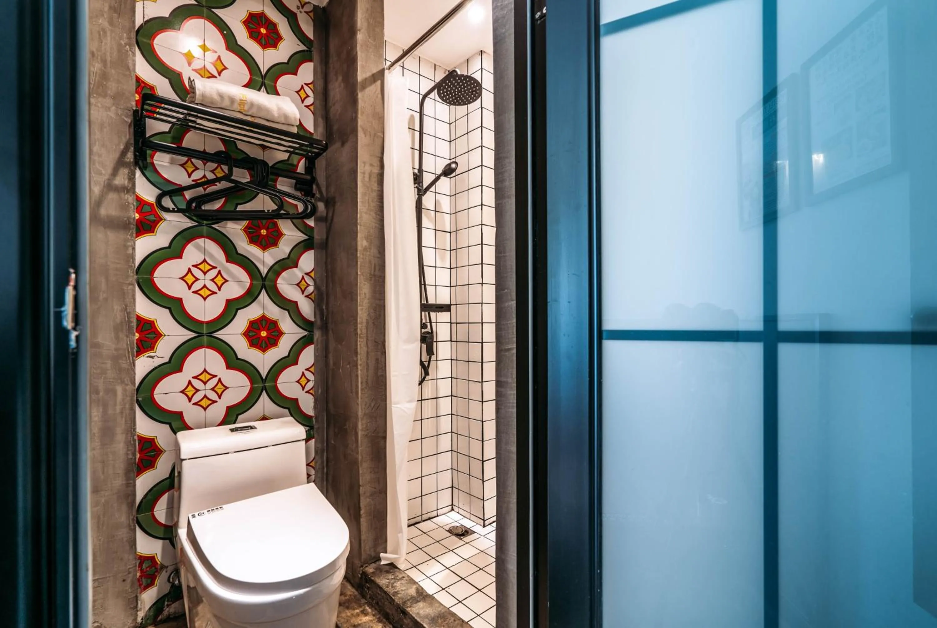 Bathroom in Chengdu Flipflop Hostel Poshpacker (Chunxi Road Metro Station)