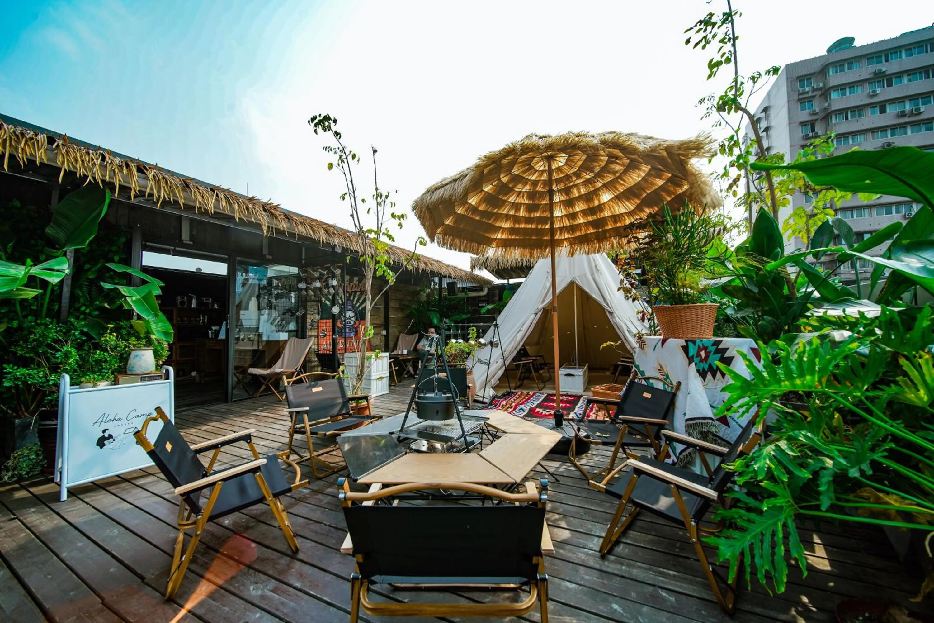 Garden in Chengdu Flipflop Hostel Poshpacker (Chunxi Road Metro Station)