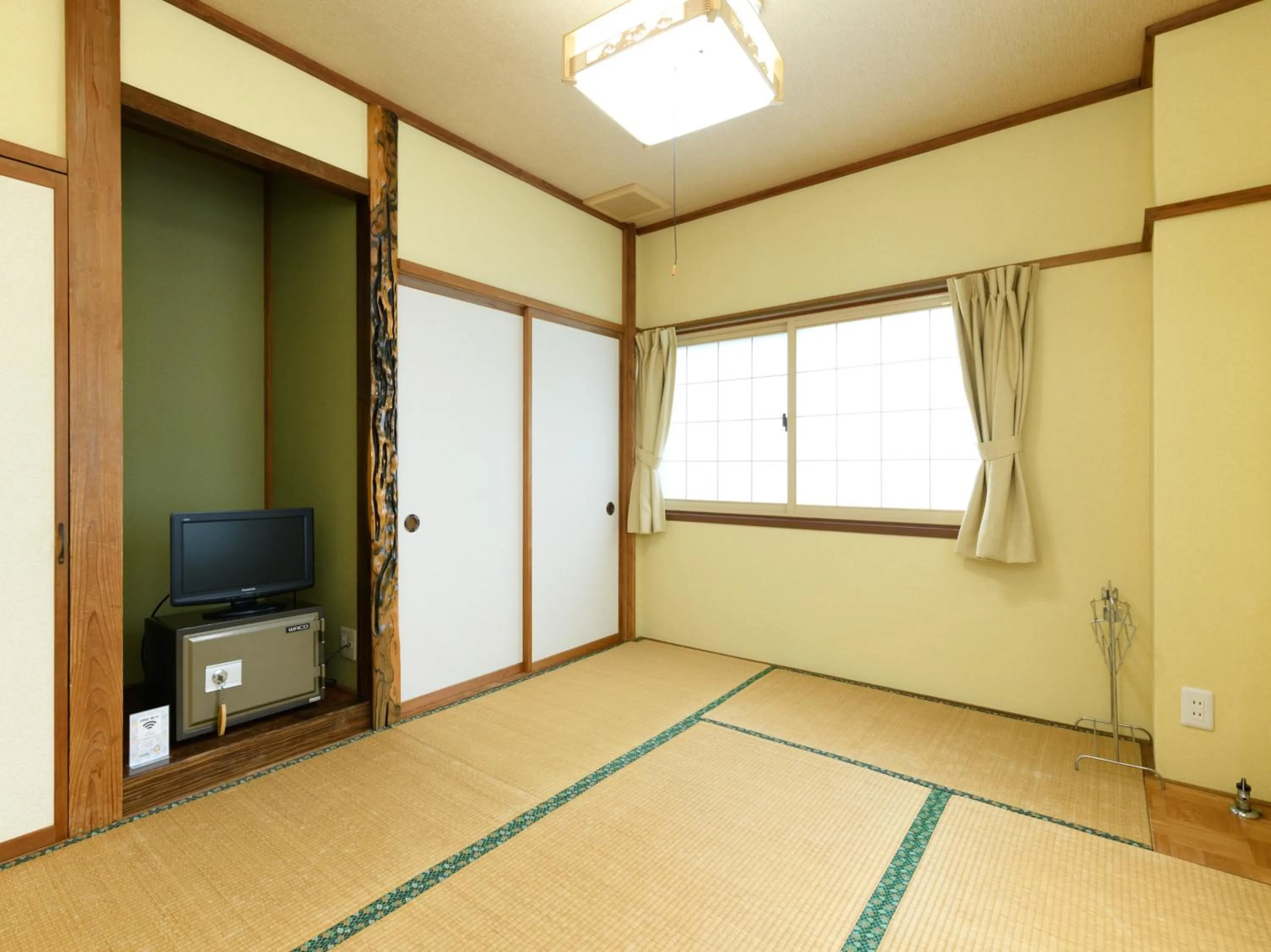 Photo of the whole room in Tabataya