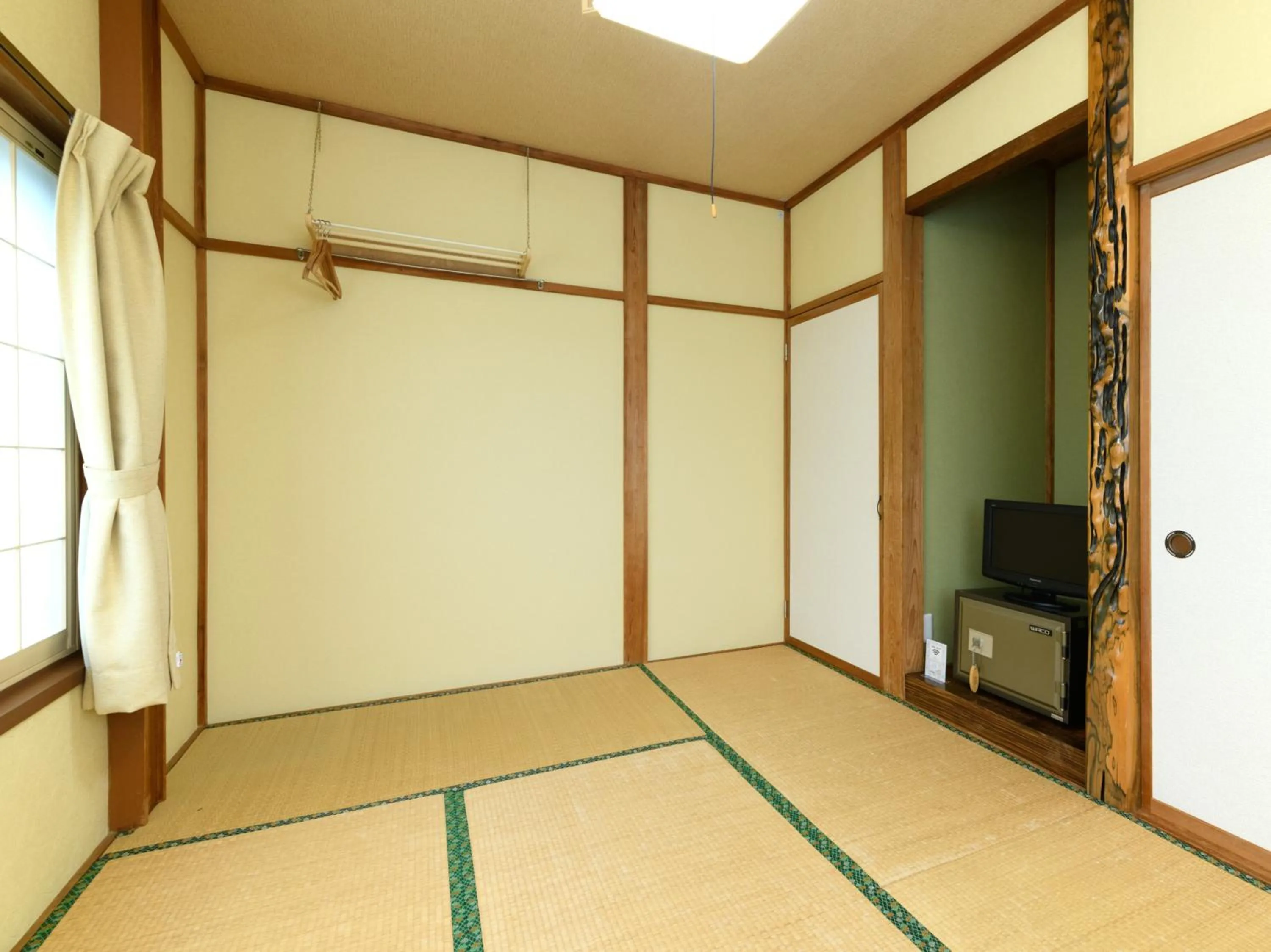 Photo of the whole room in Tabataya