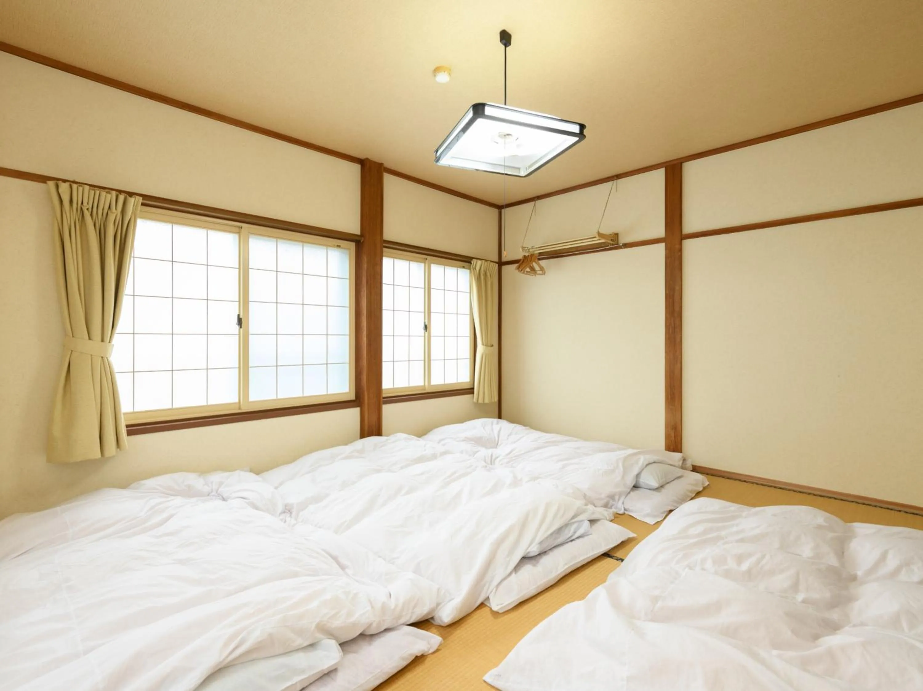 Photo of the whole room, Bed in Tabataya