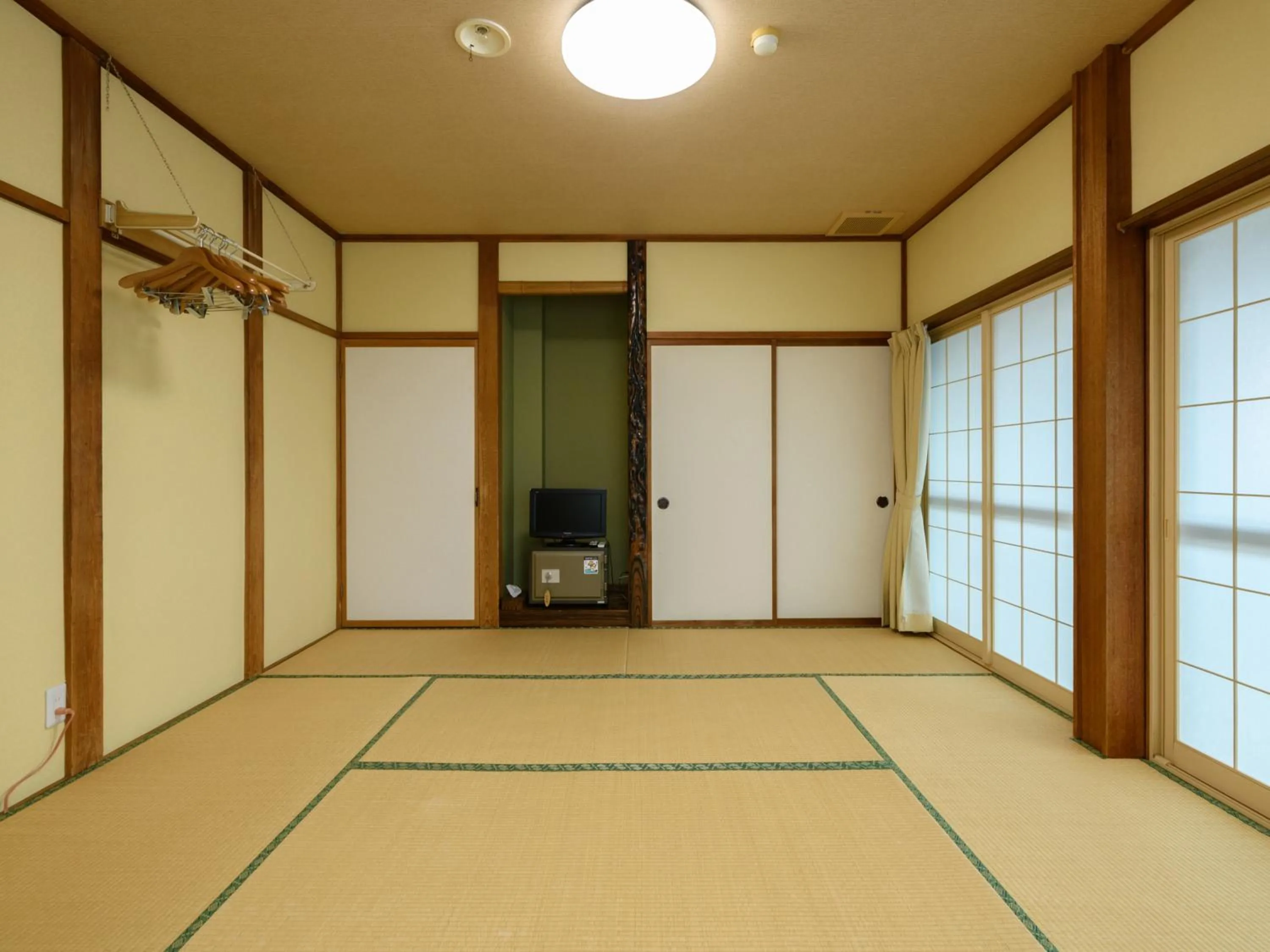 Photo of the whole room in Tabataya