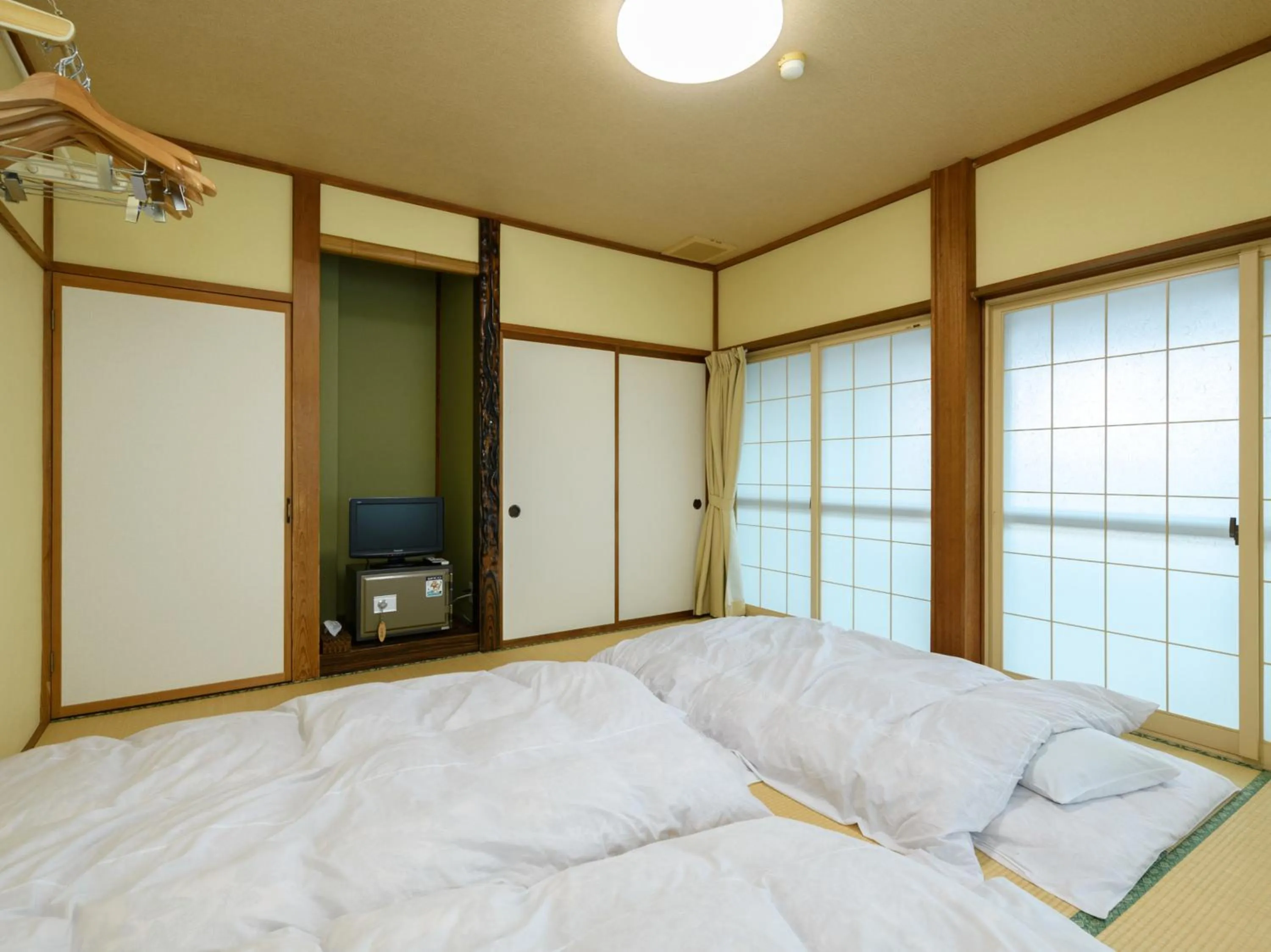 Photo of the whole room, Bed in Tabataya