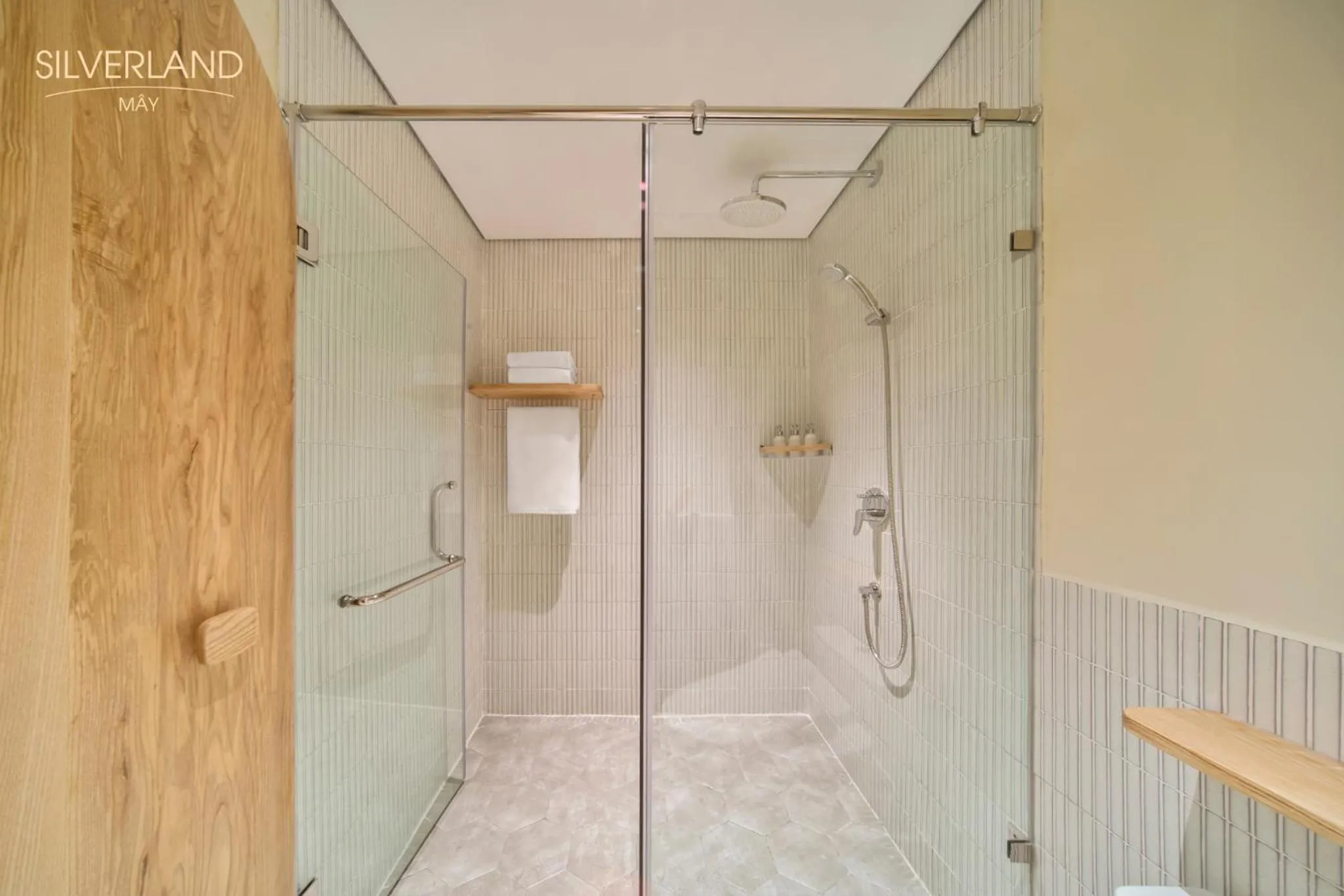 Shower in Silverland Mây Hotel