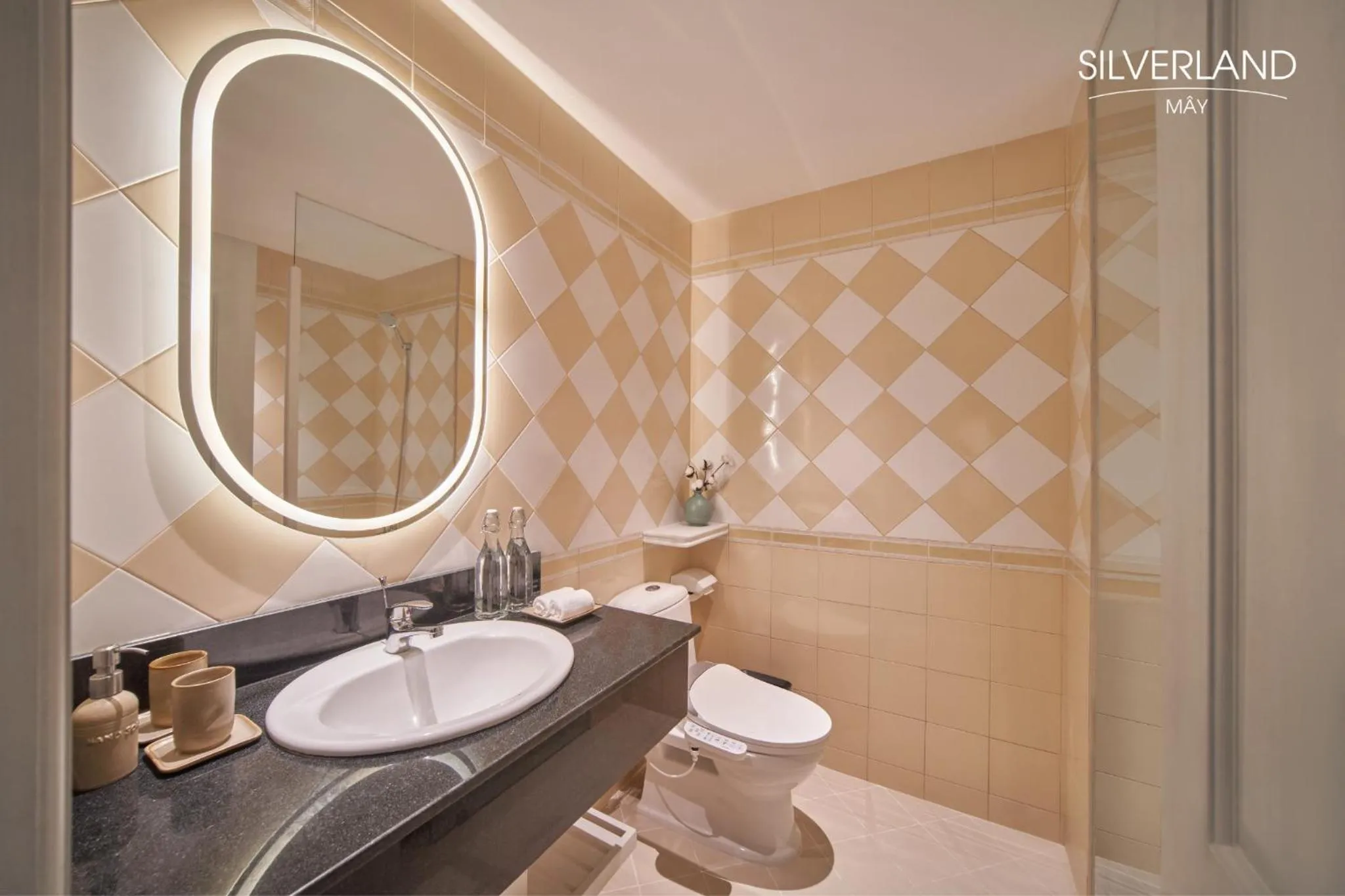 Toilet in Silverland Mây Hotel