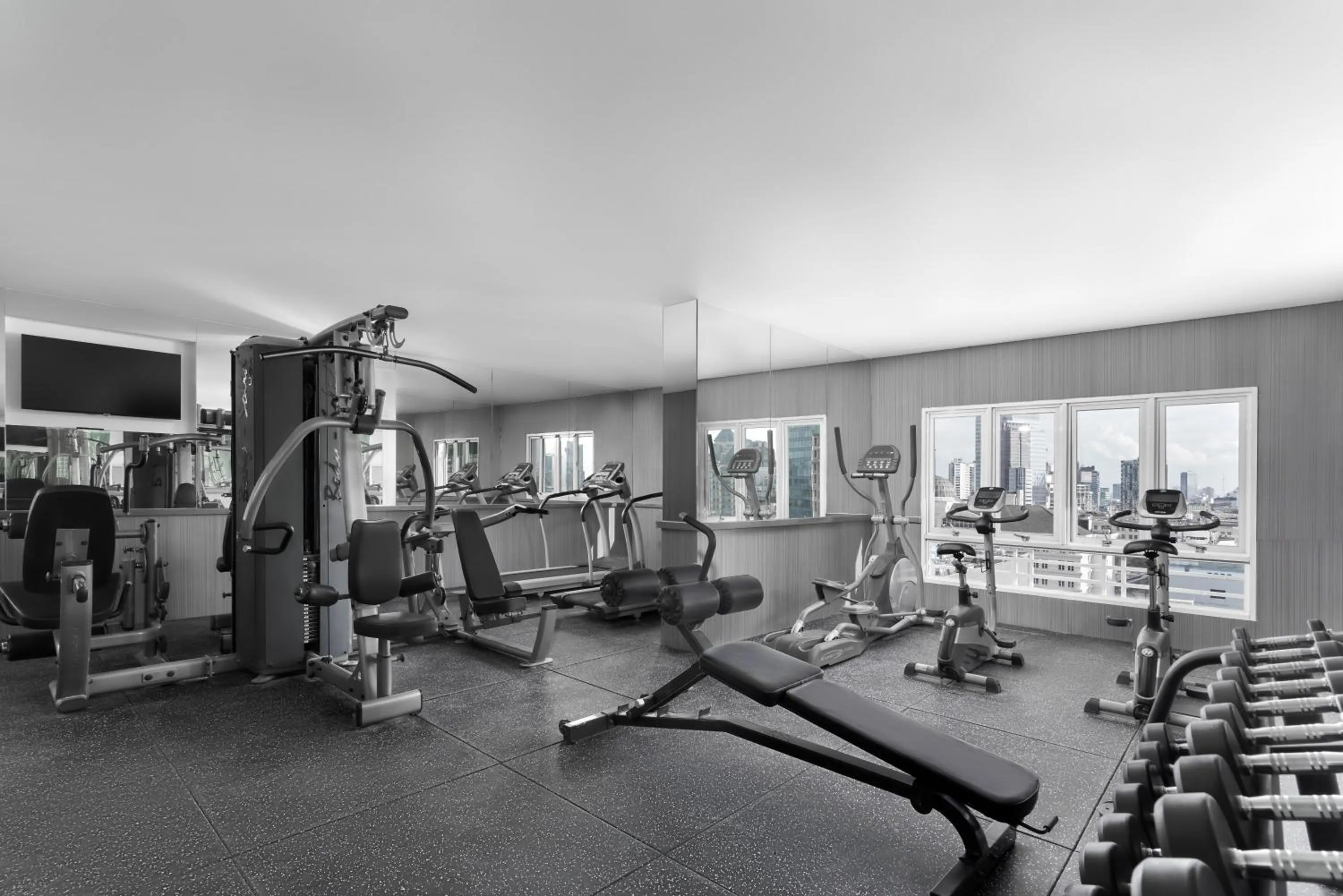 Fitness centre/facilities in Silverland Mây Hotel
