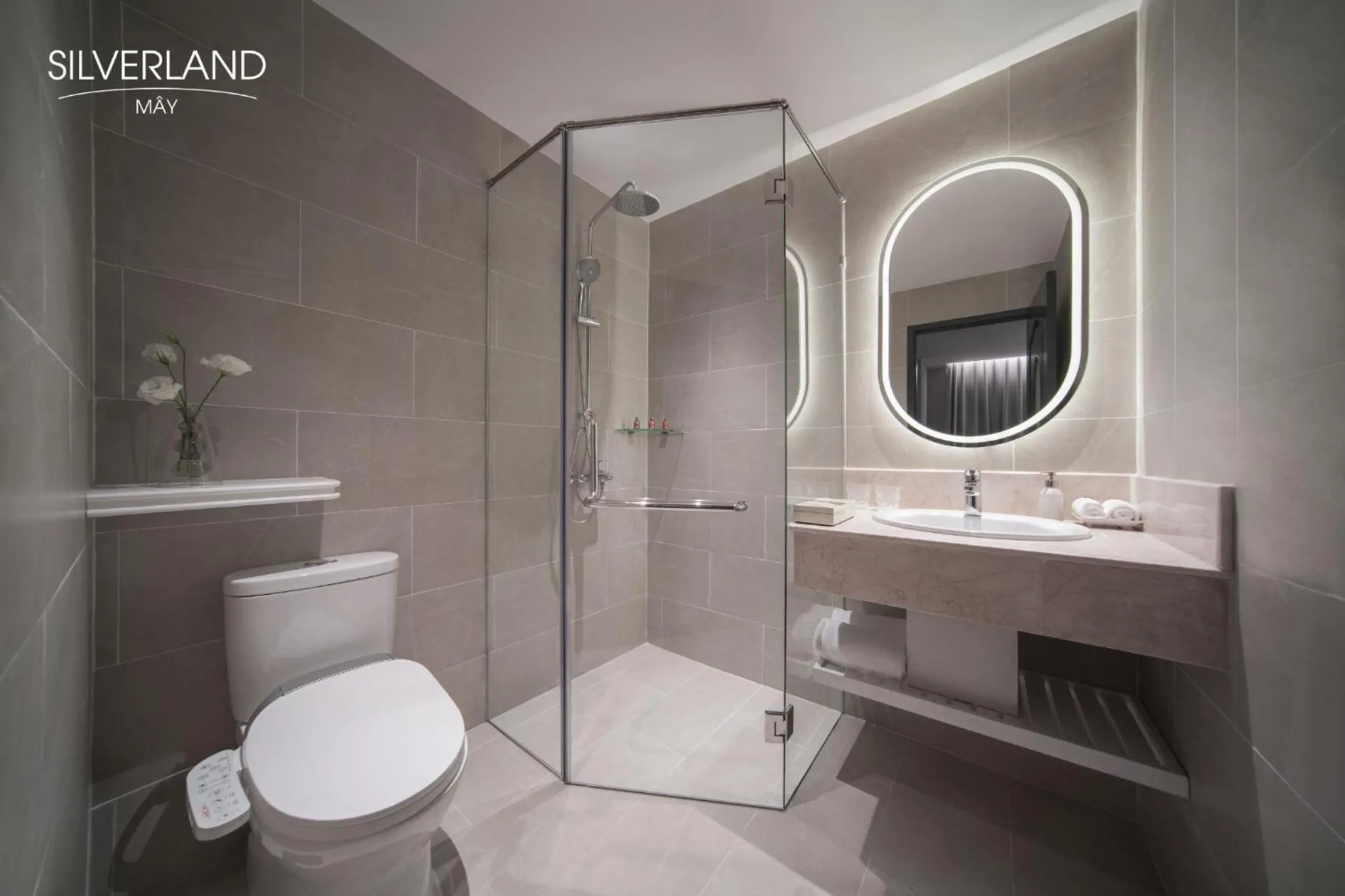 Shower in Silverland Mây Hotel