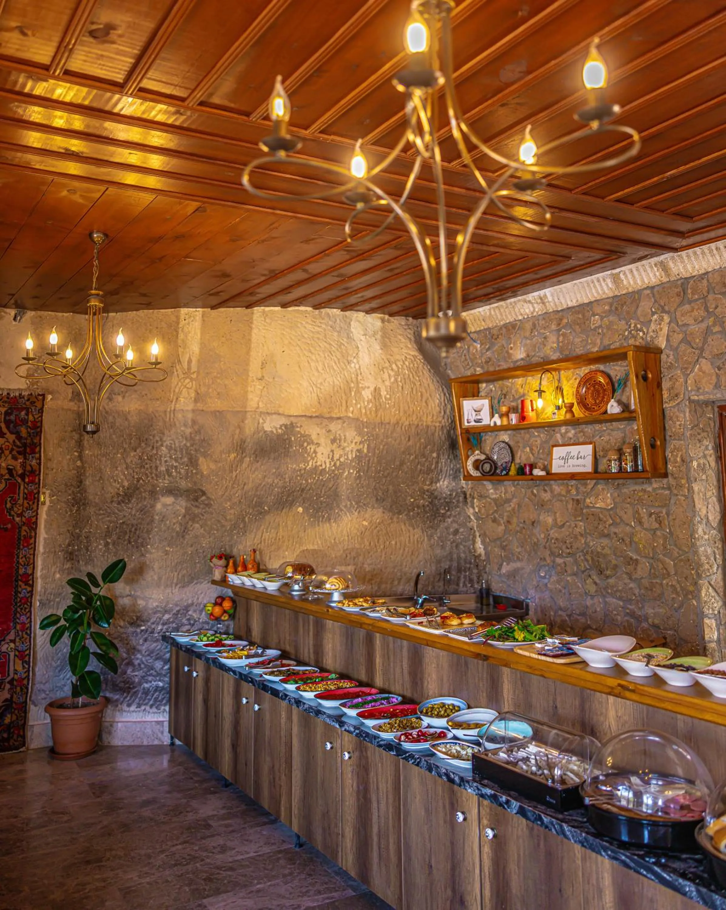 Food and drinks in Cave Hotel Saksagan