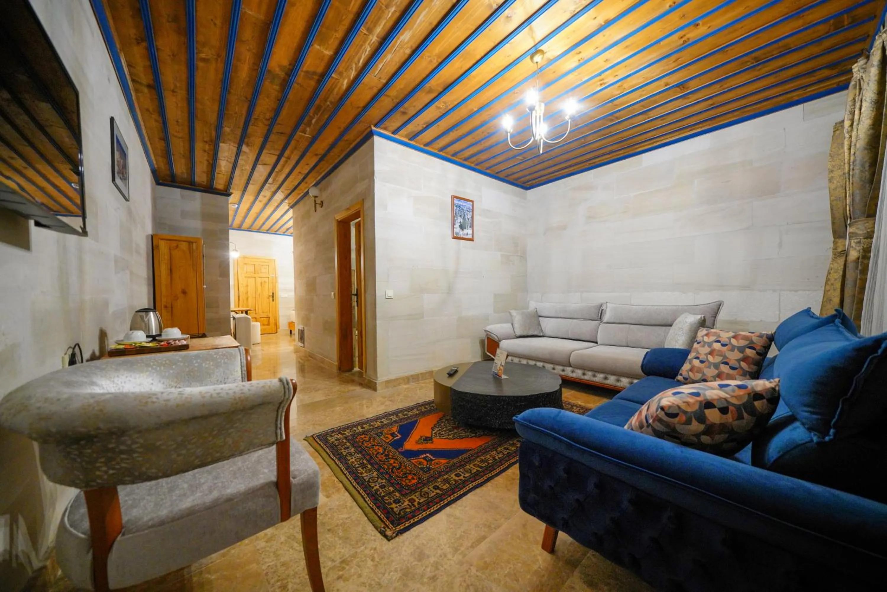 TV and multimedia in Cave Hotel Saksagan