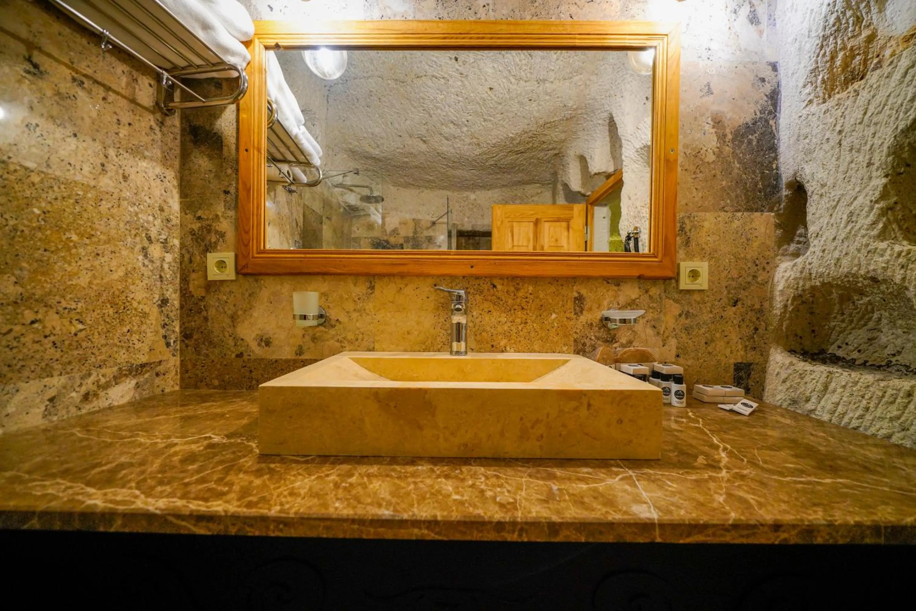 Bathroom in Cave Hotel Saksagan