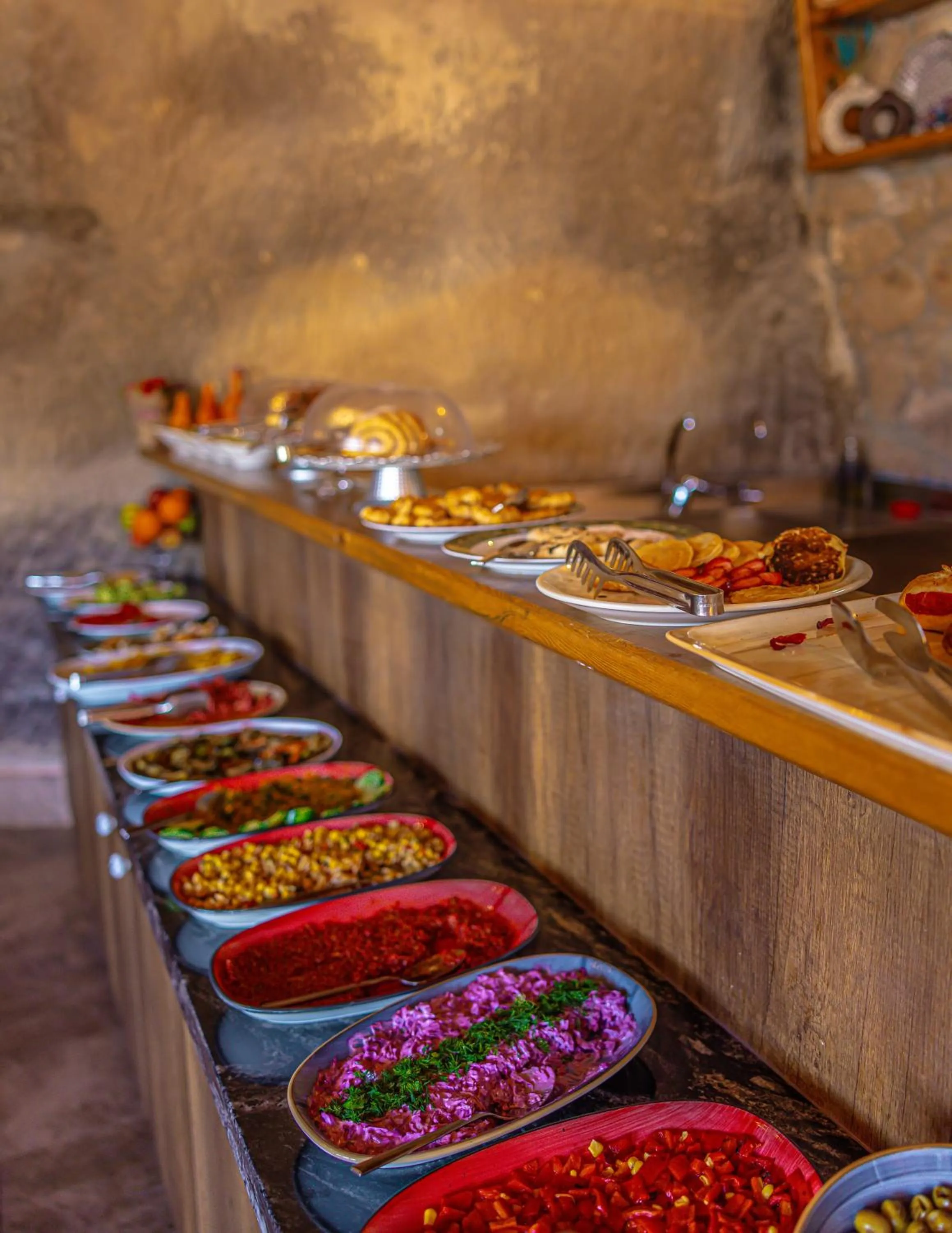 Food and drinks in Cave Hotel Saksagan