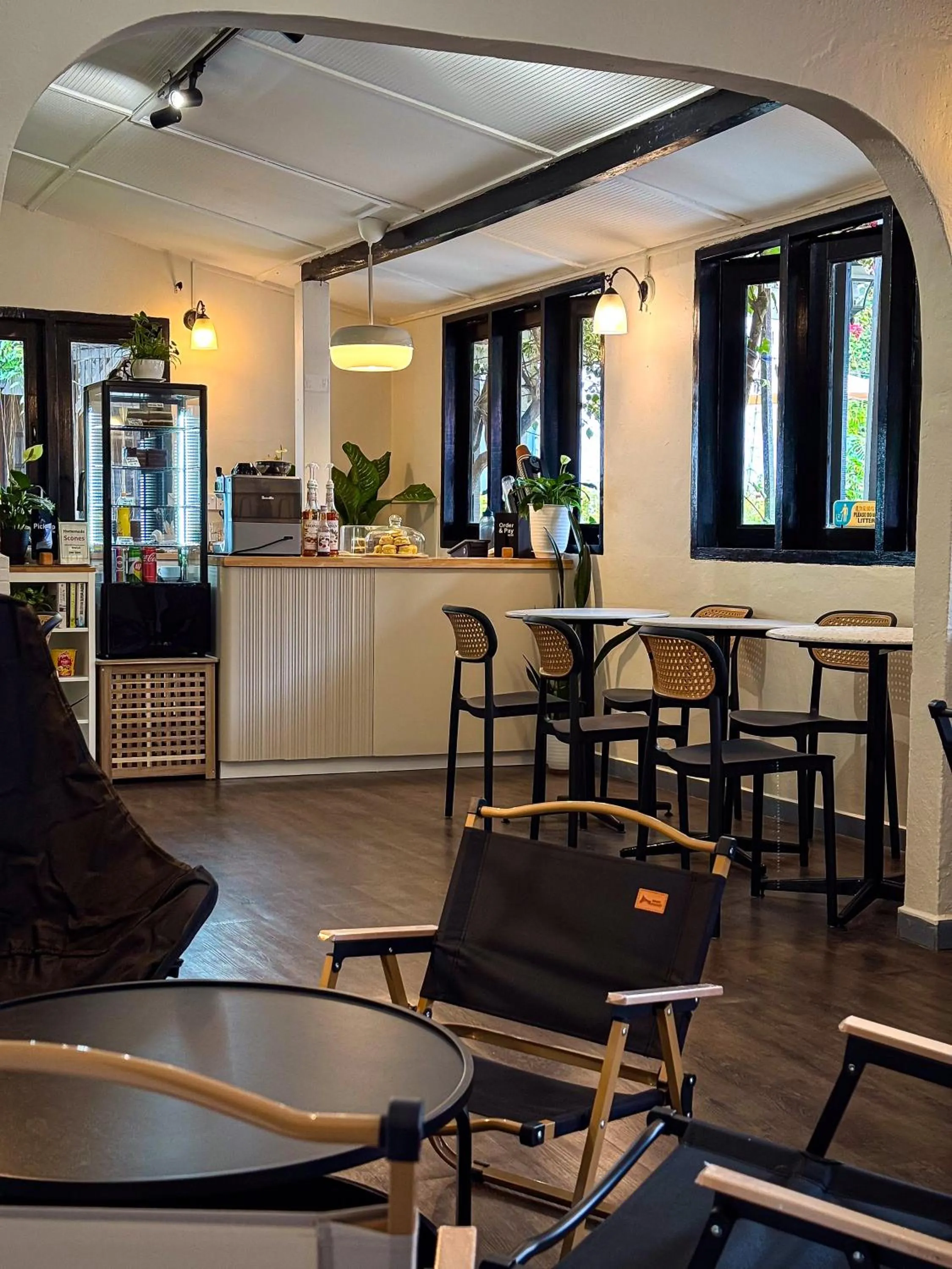 Restaurant/places to eat in Cameronian Inn