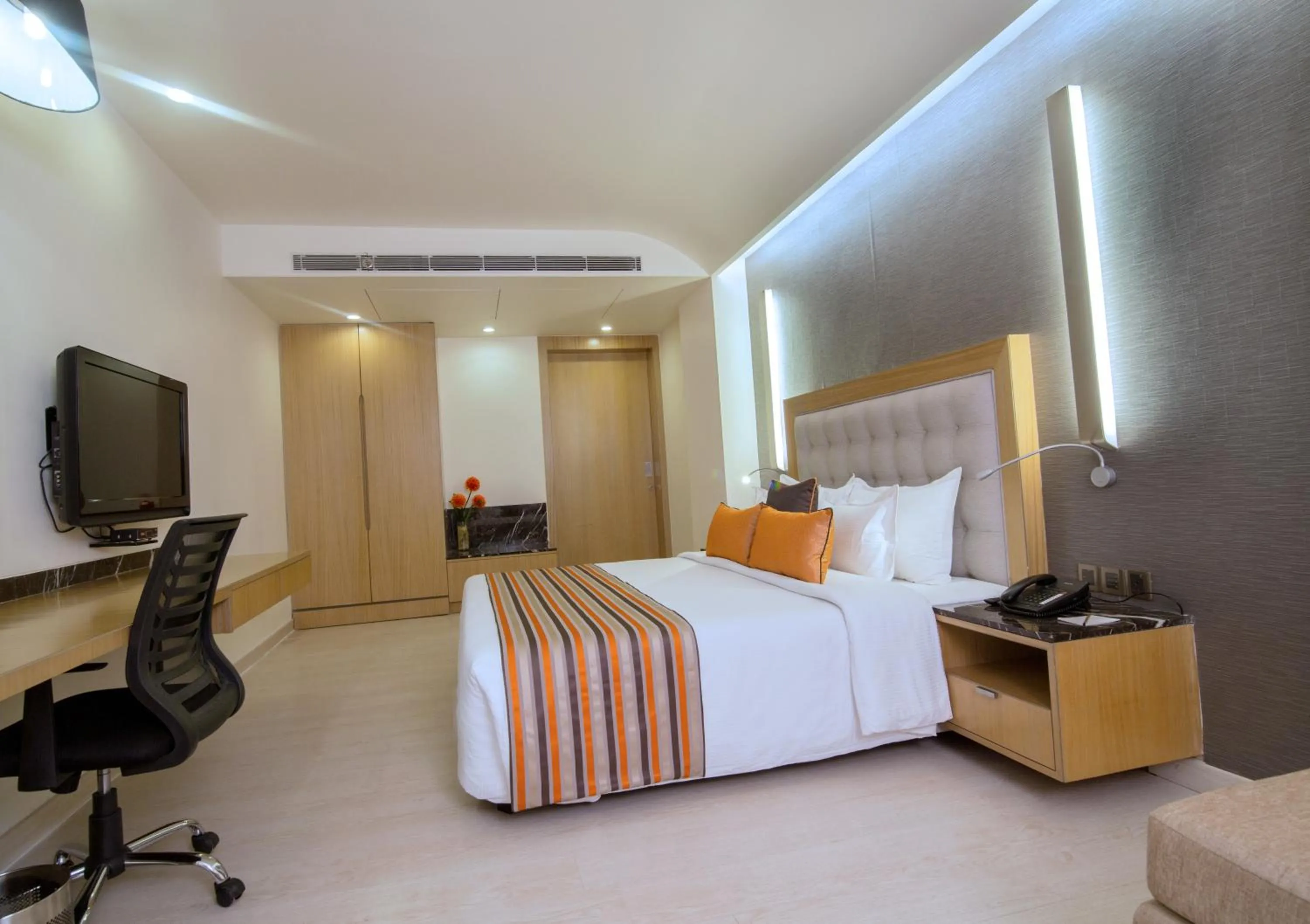 Photo of the whole room, Bed in The Sonnet Jamshedpur