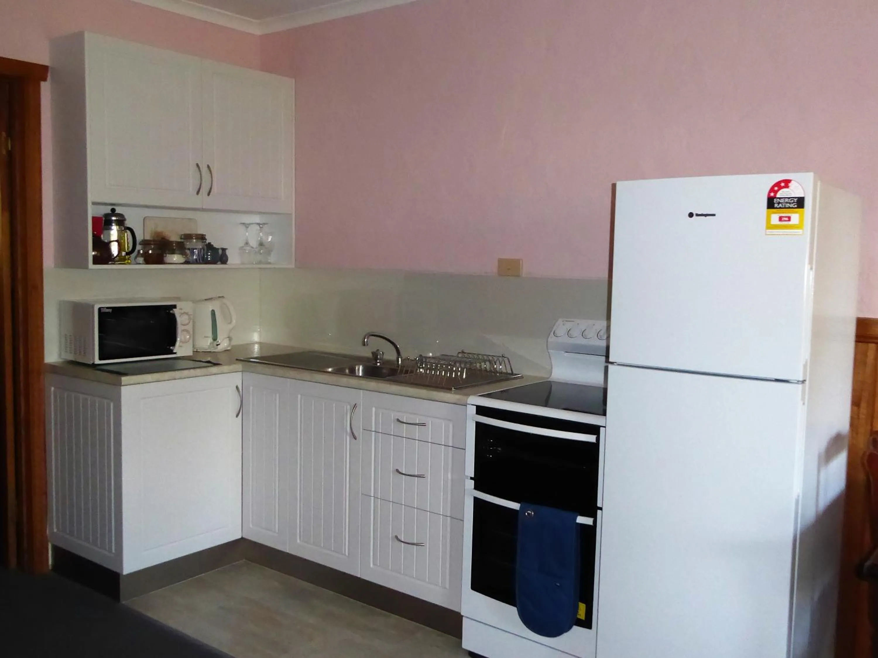 Kitchen or kitchenette in Platypus Park Country Retreat