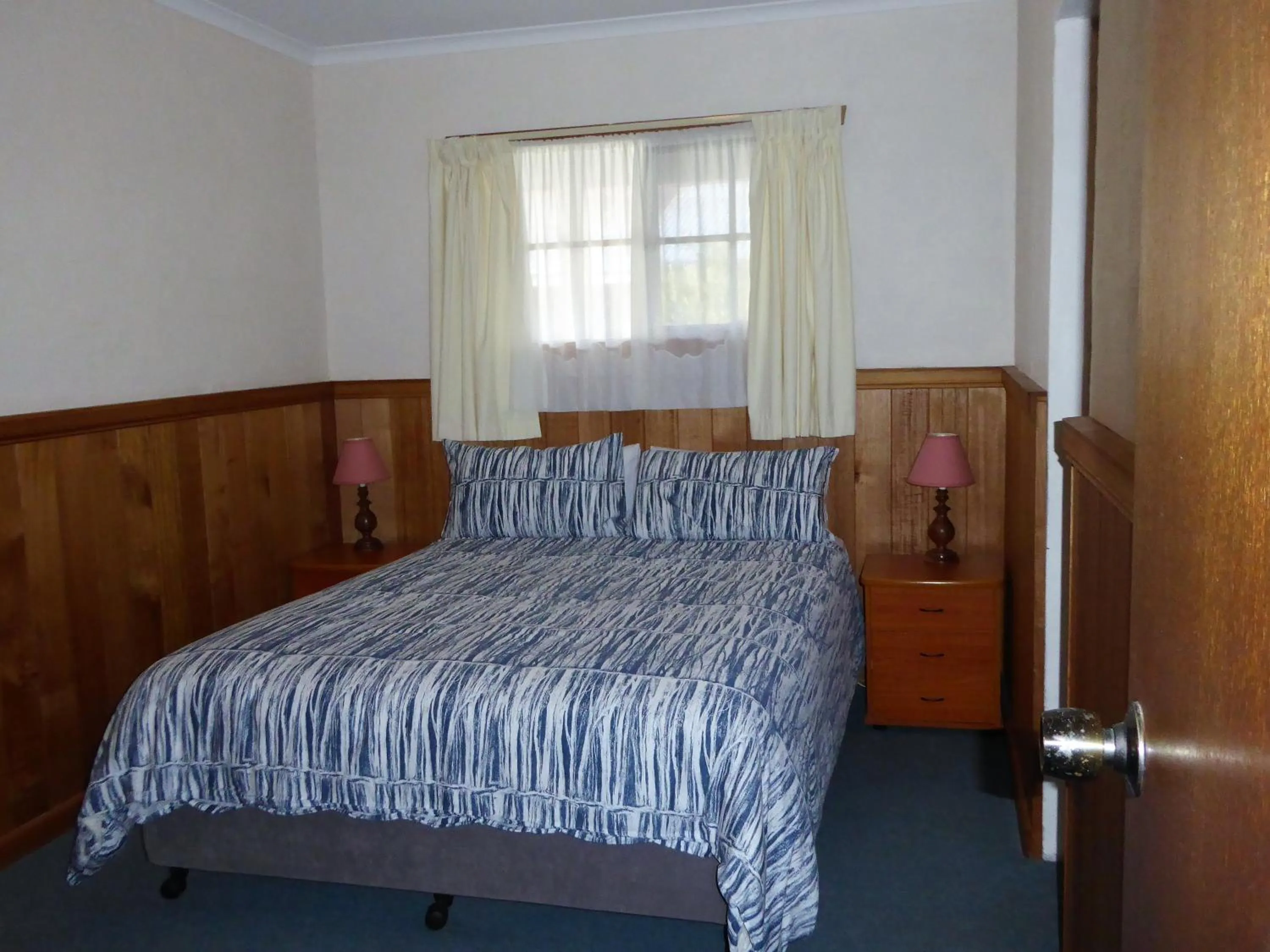 Photo of the whole room, Bed in Platypus Park Country Retreat