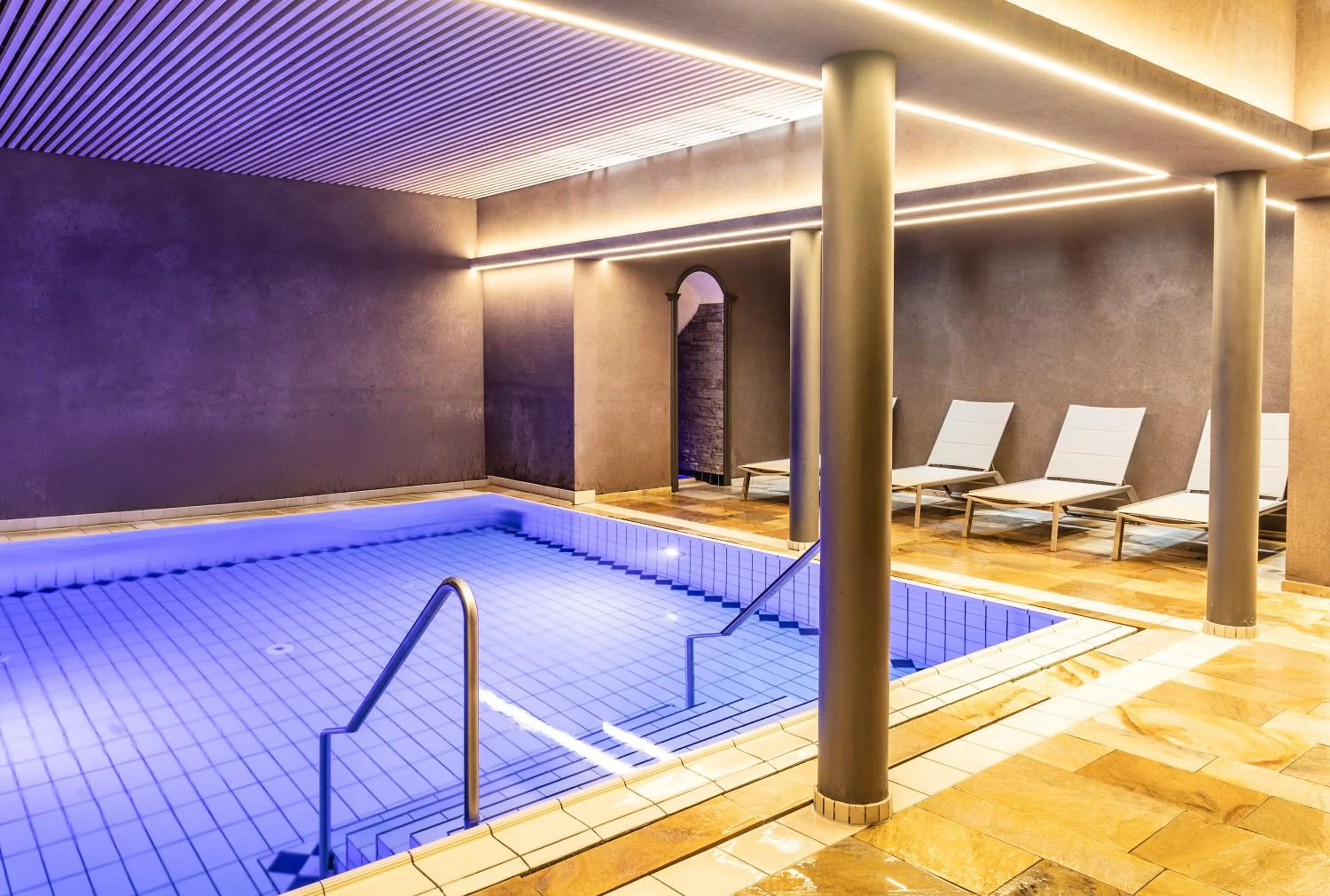 Swimming pool in Alpen Hotel Post