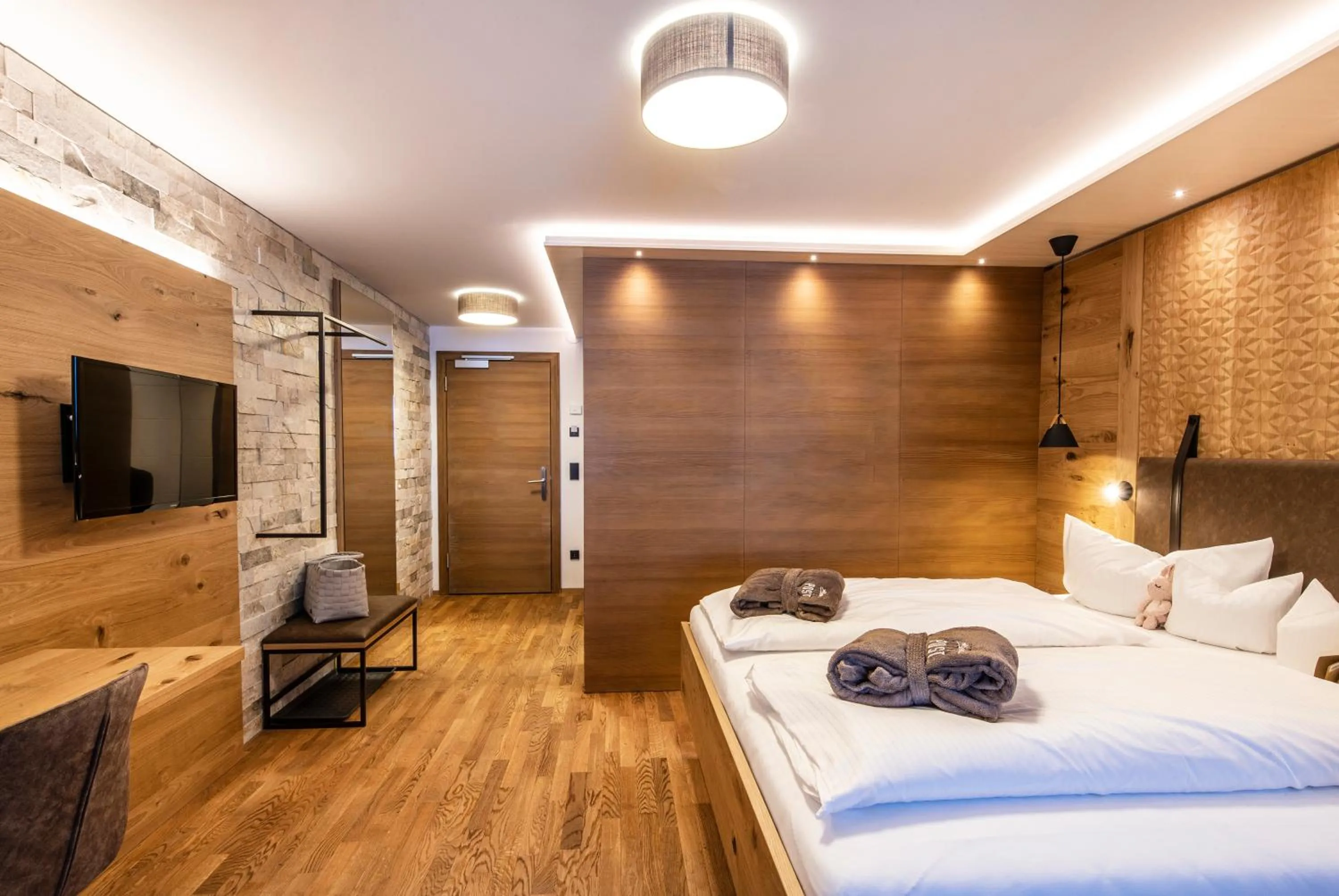 Living room, Bed in Alpen Hotel Post