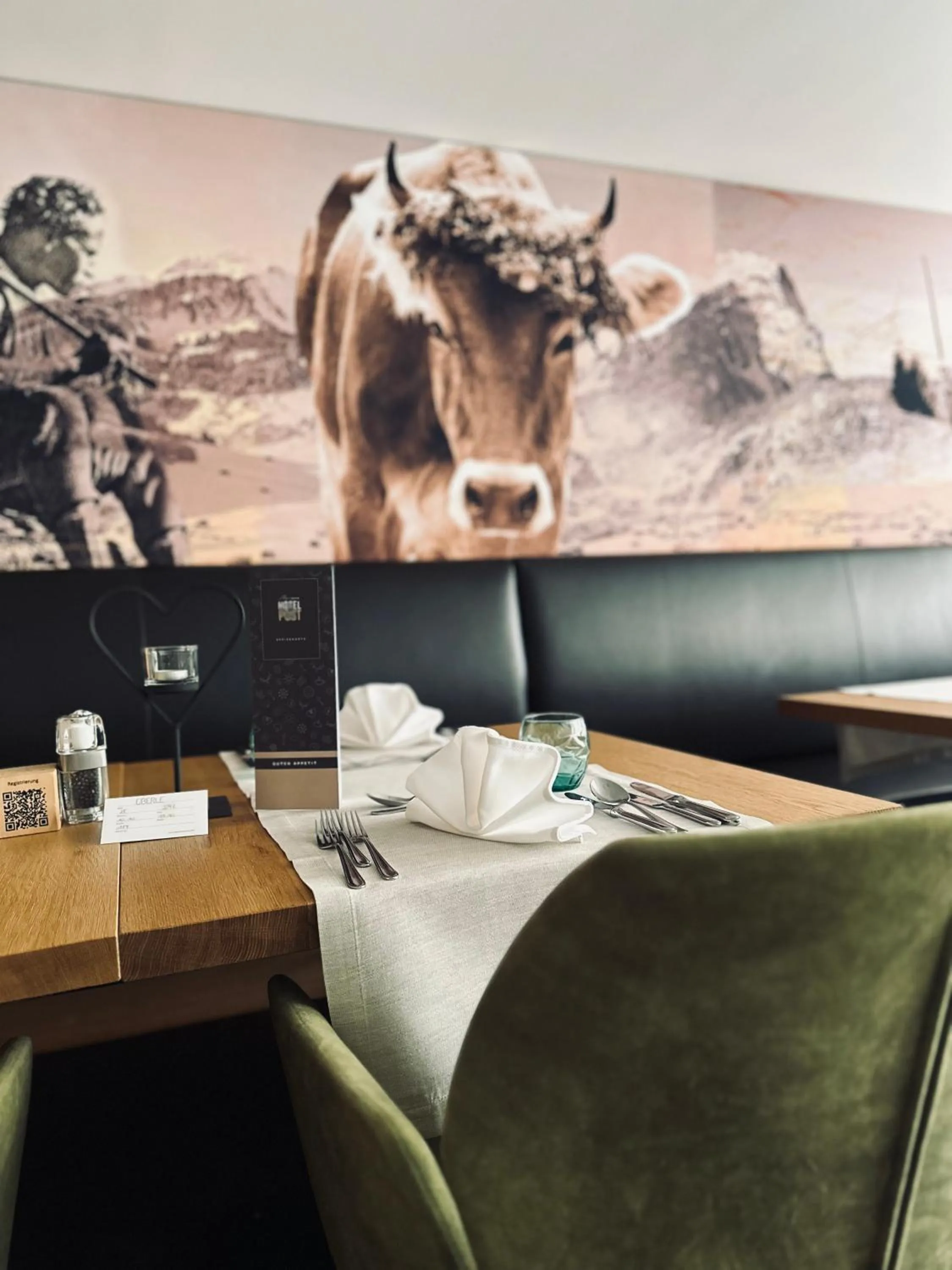 Restaurant/places to eat in Alpen Hotel Post