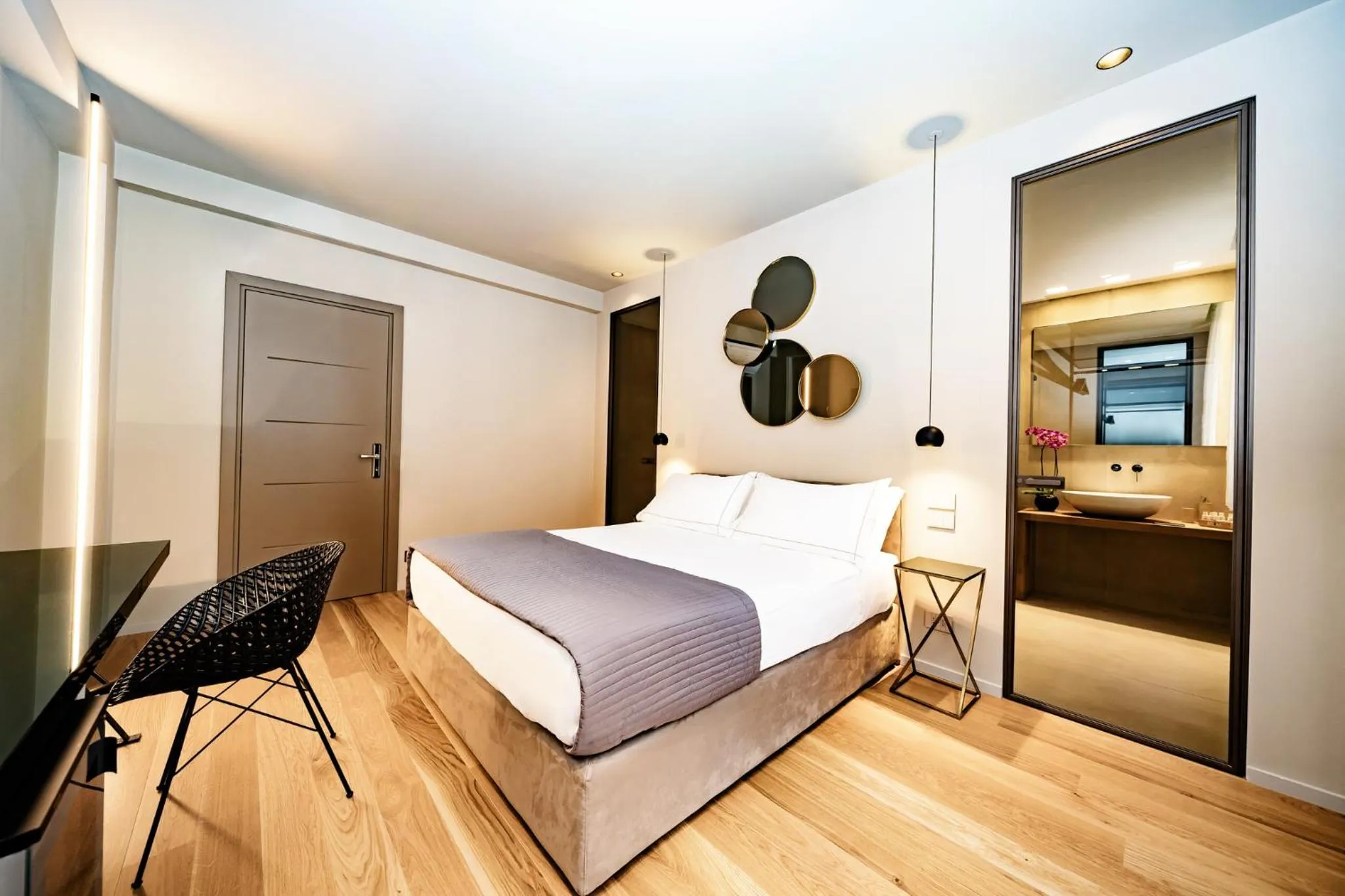 Bed in Elite Accommodations & Hydromassage Pool