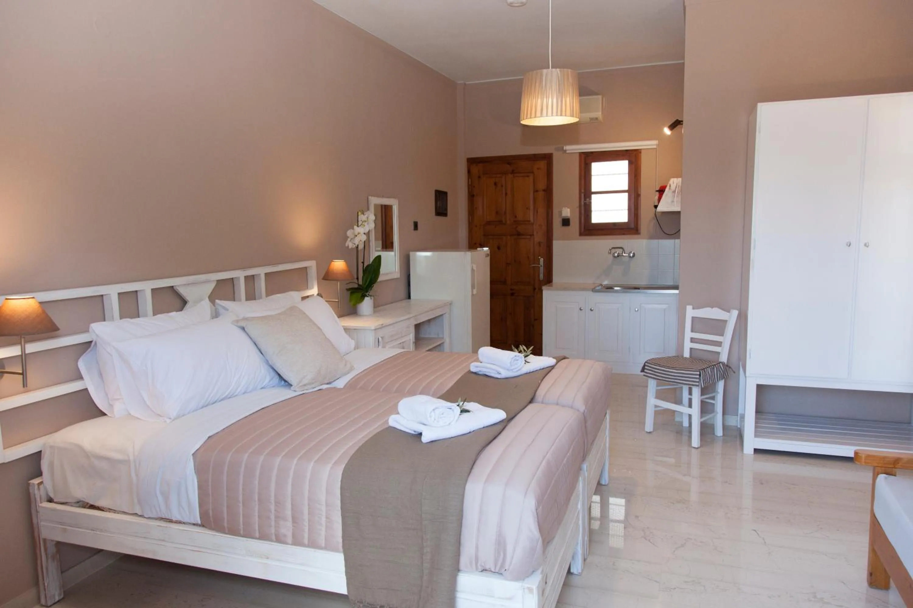 Bed in Mojito Elegant Studios