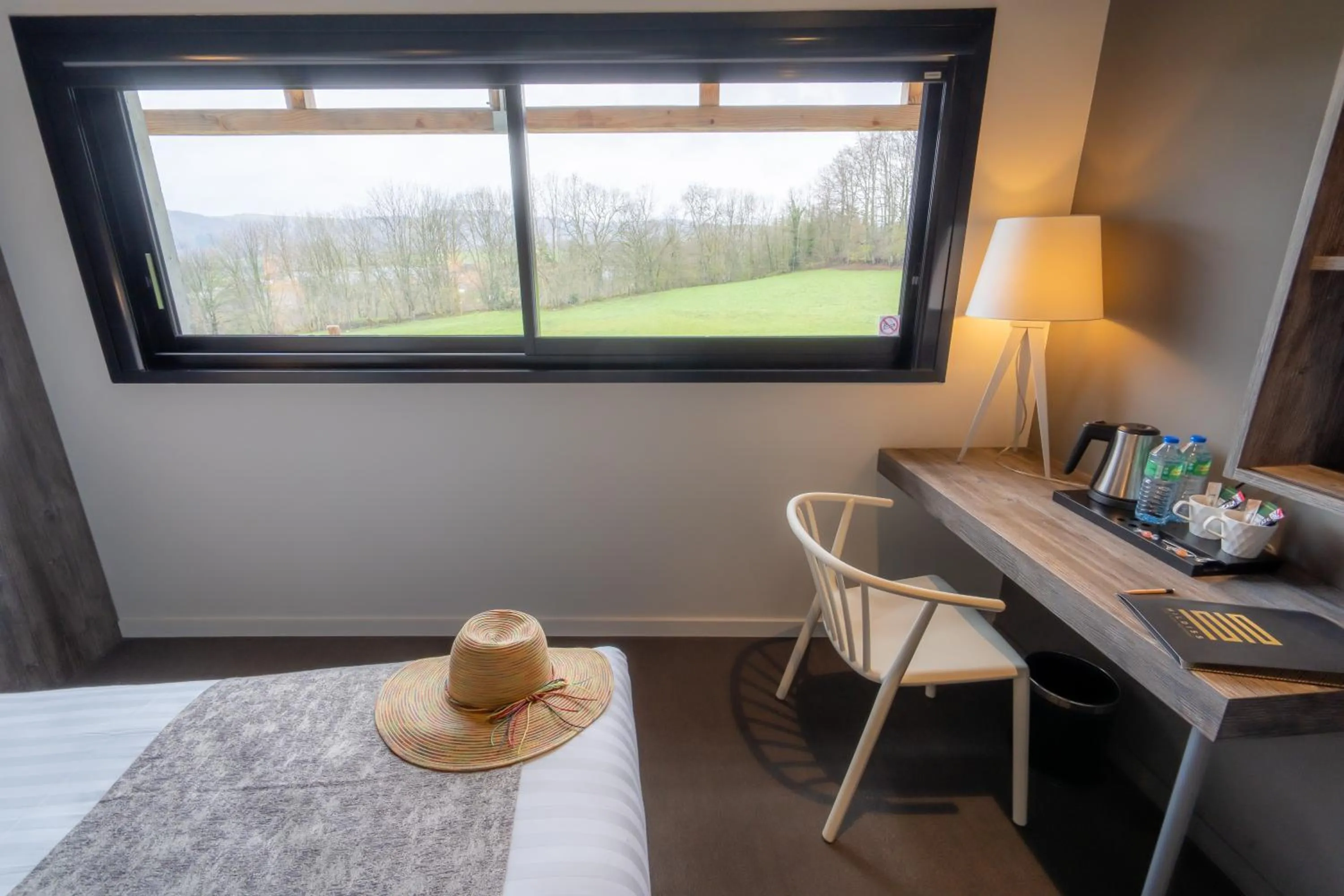 Coffee/tea facilities, Bed in Mildiss Hotel Spa & Restaurant, BW Signature Collection