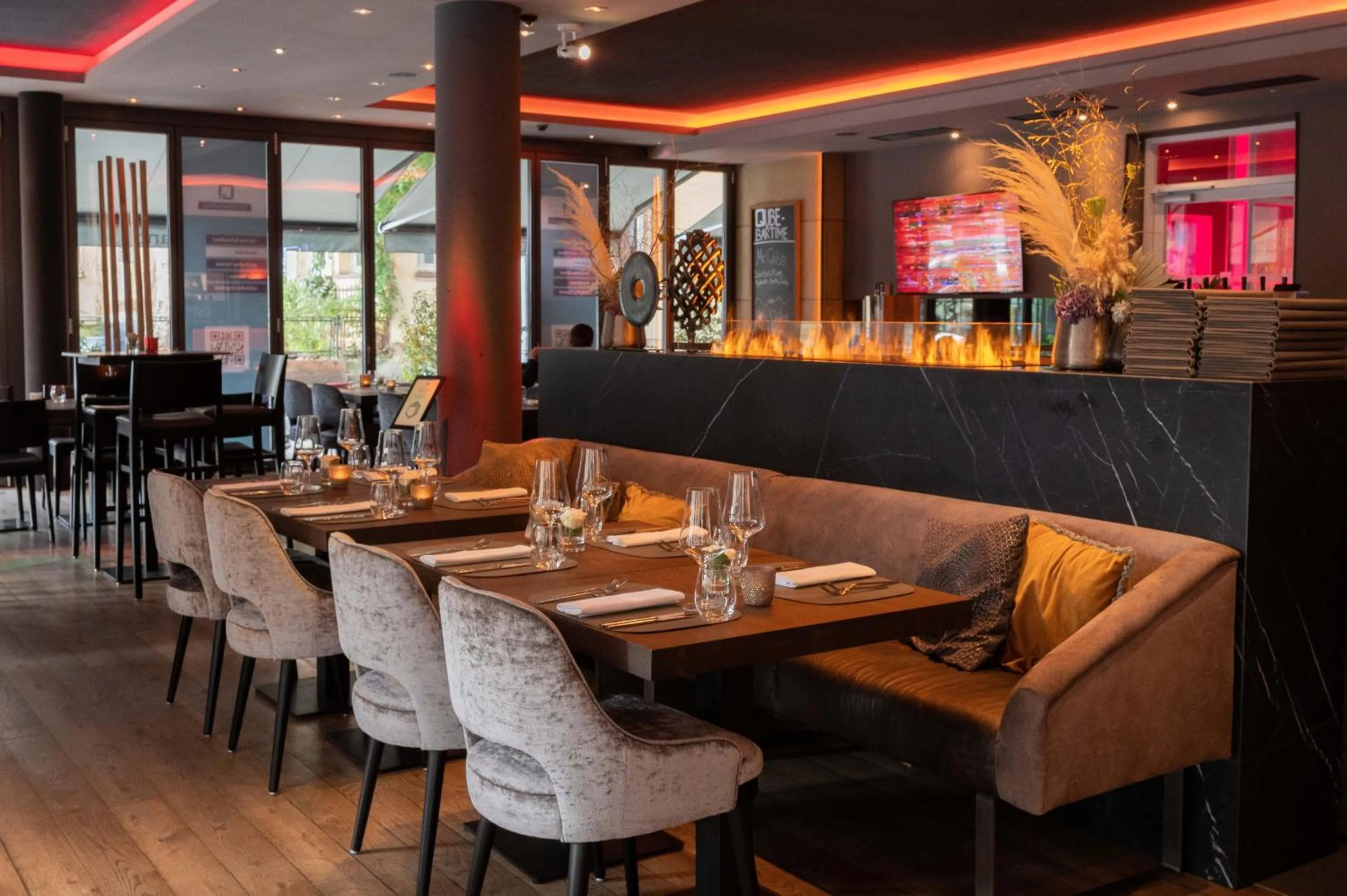 Restaurant/places to eat in Qube Hotel Bergheim