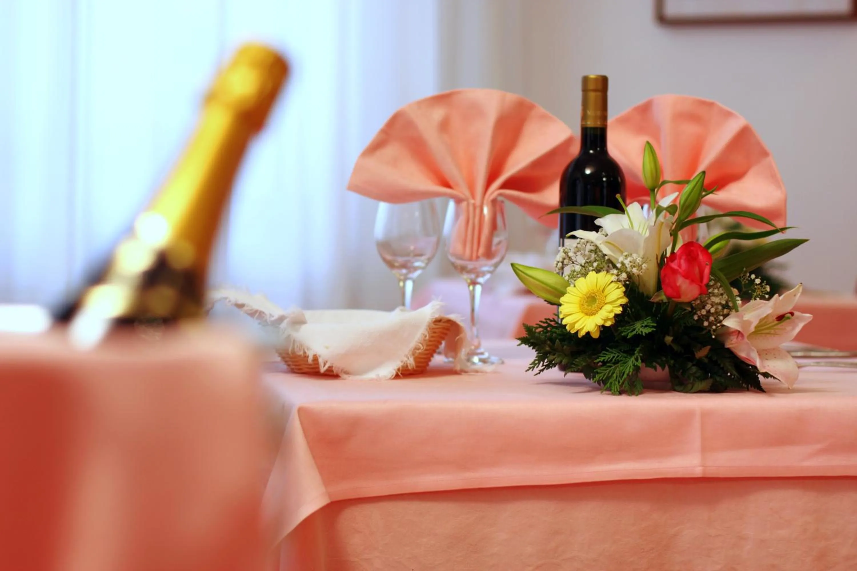 Restaurant/places to eat in Hotel Colorado