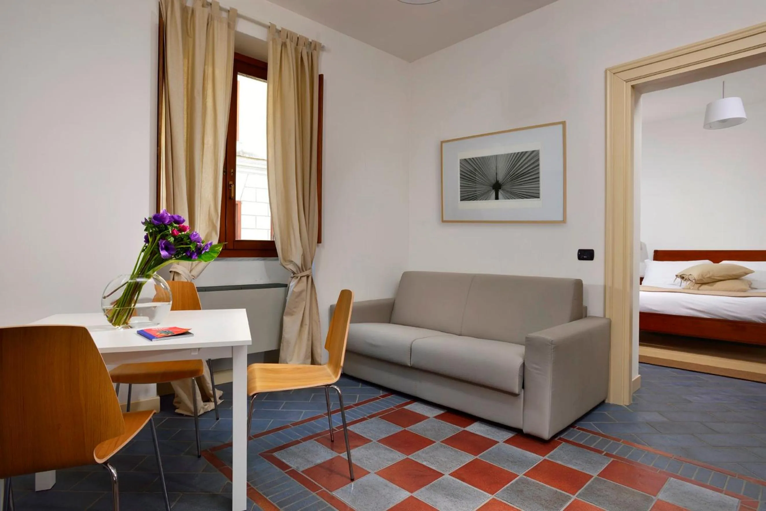 Living room, Bed in Roma Resort Termini