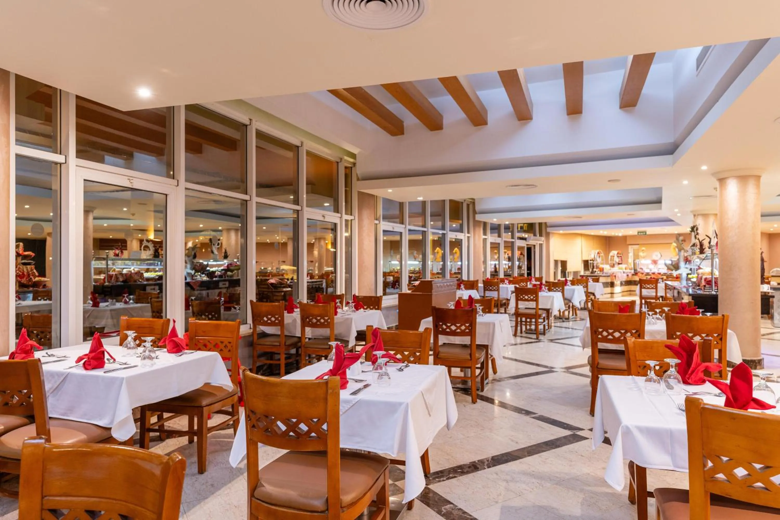 Restaurant/places to eat in Malikia Resort Abu Dabbab