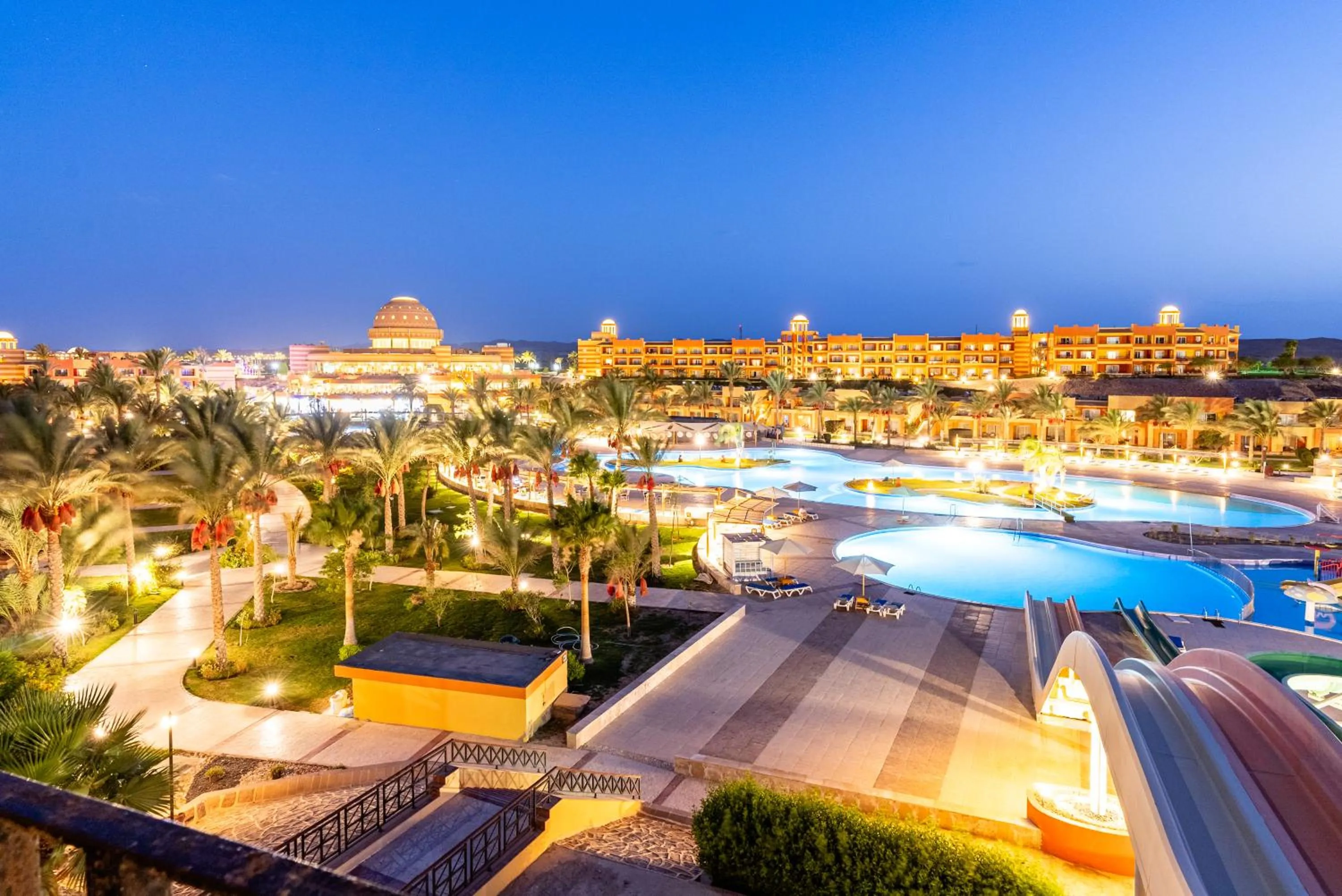 Swimming pool in Malikia Resort Abu Dabbab