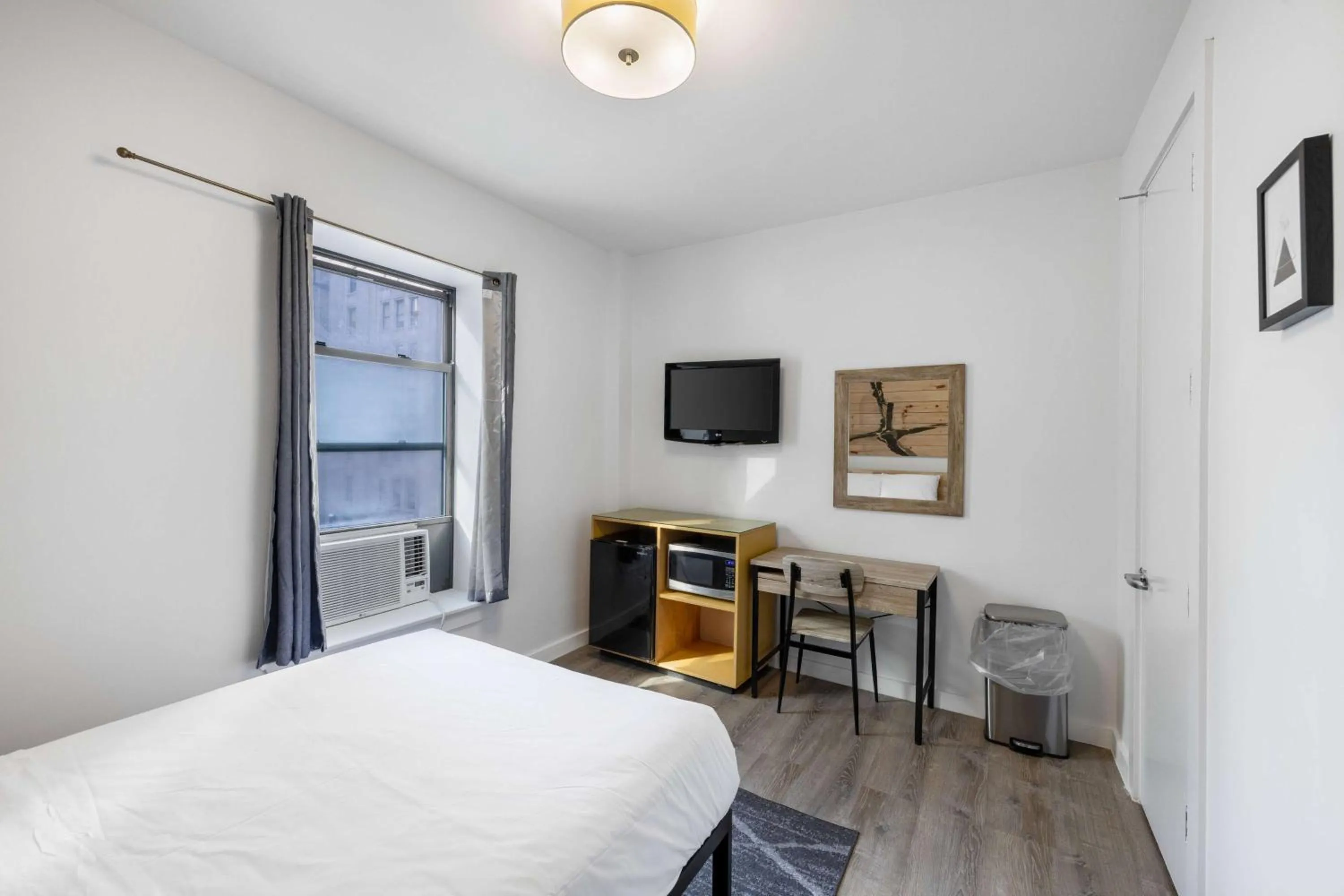 Photo of the whole room in Hotel 27 by LuxUrban