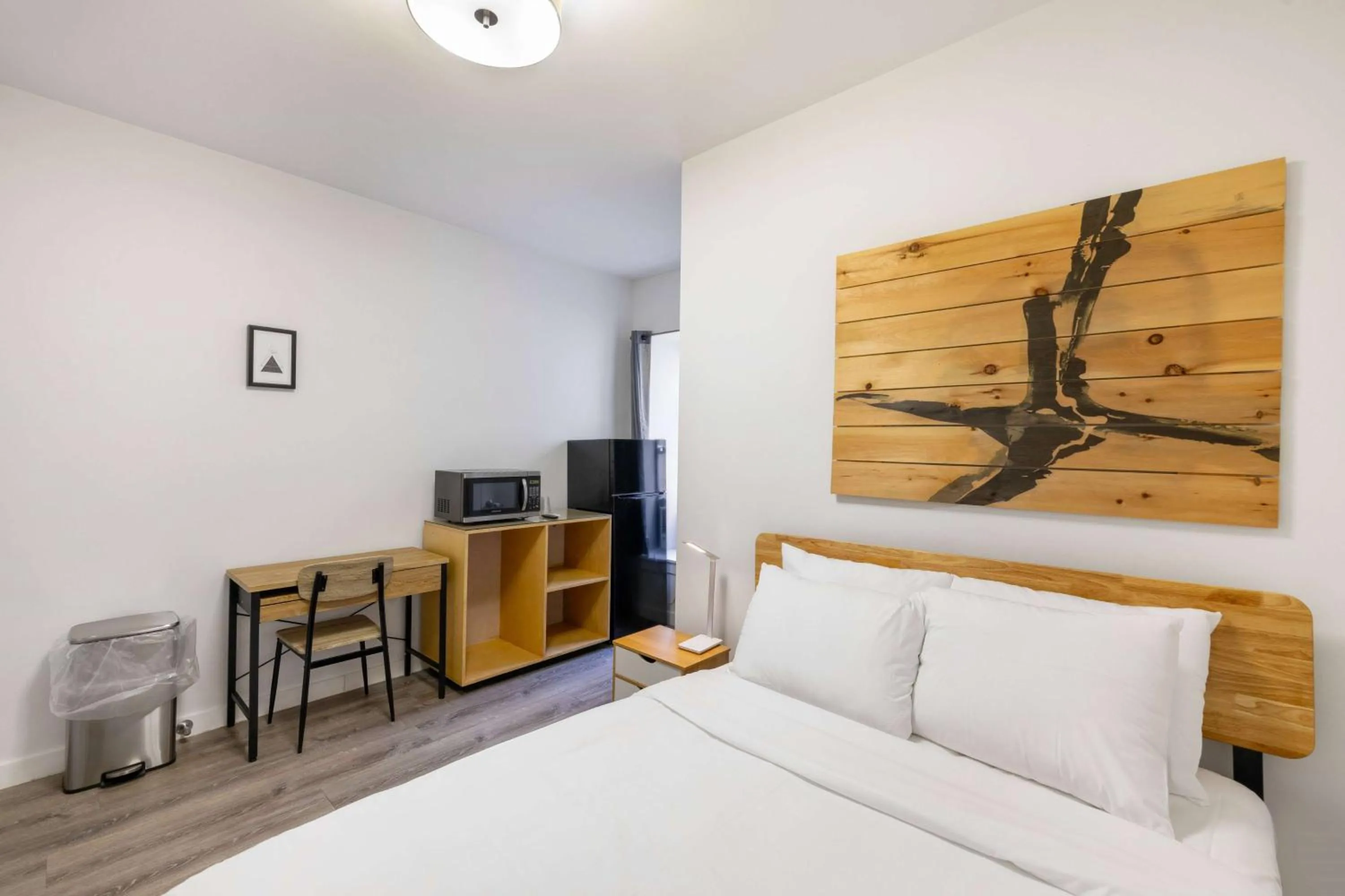 Photo of the whole room in Hotel 27 by LuxUrban