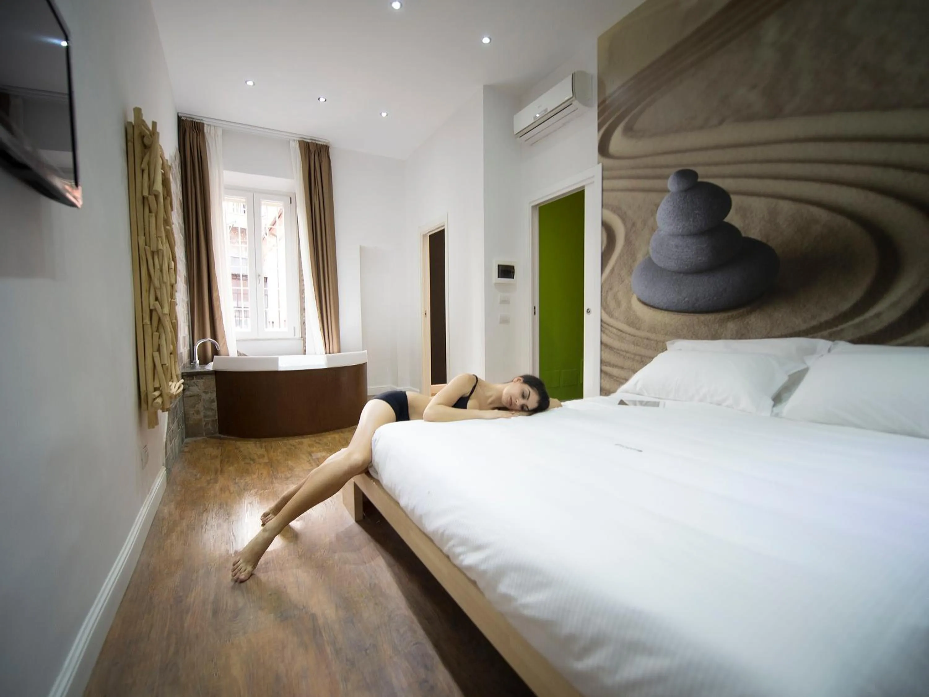 Photo of the whole room, Bed in 7 Inn Spanish Steps